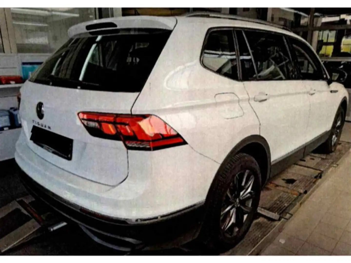 Volkswagen Tiguan Allspace 1.5 TSI OPF Life Weiß - 2