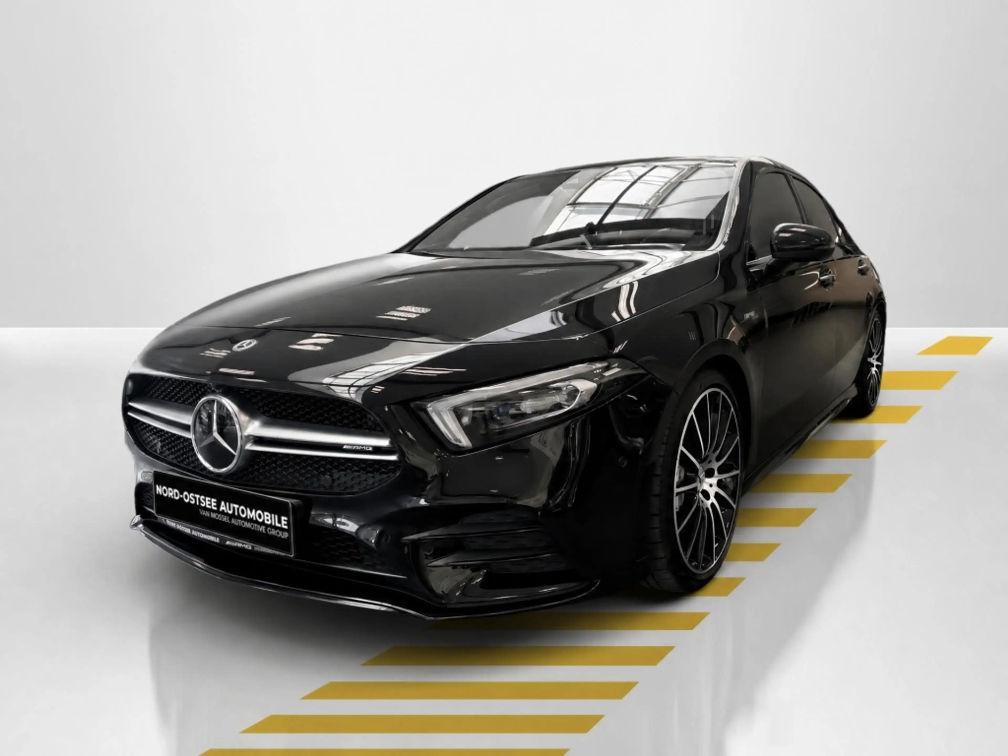 Mercedes-Benz A 35 AMG 4M LIMO Pano 360° DISTRO KEYLESS MBUX — photo 2