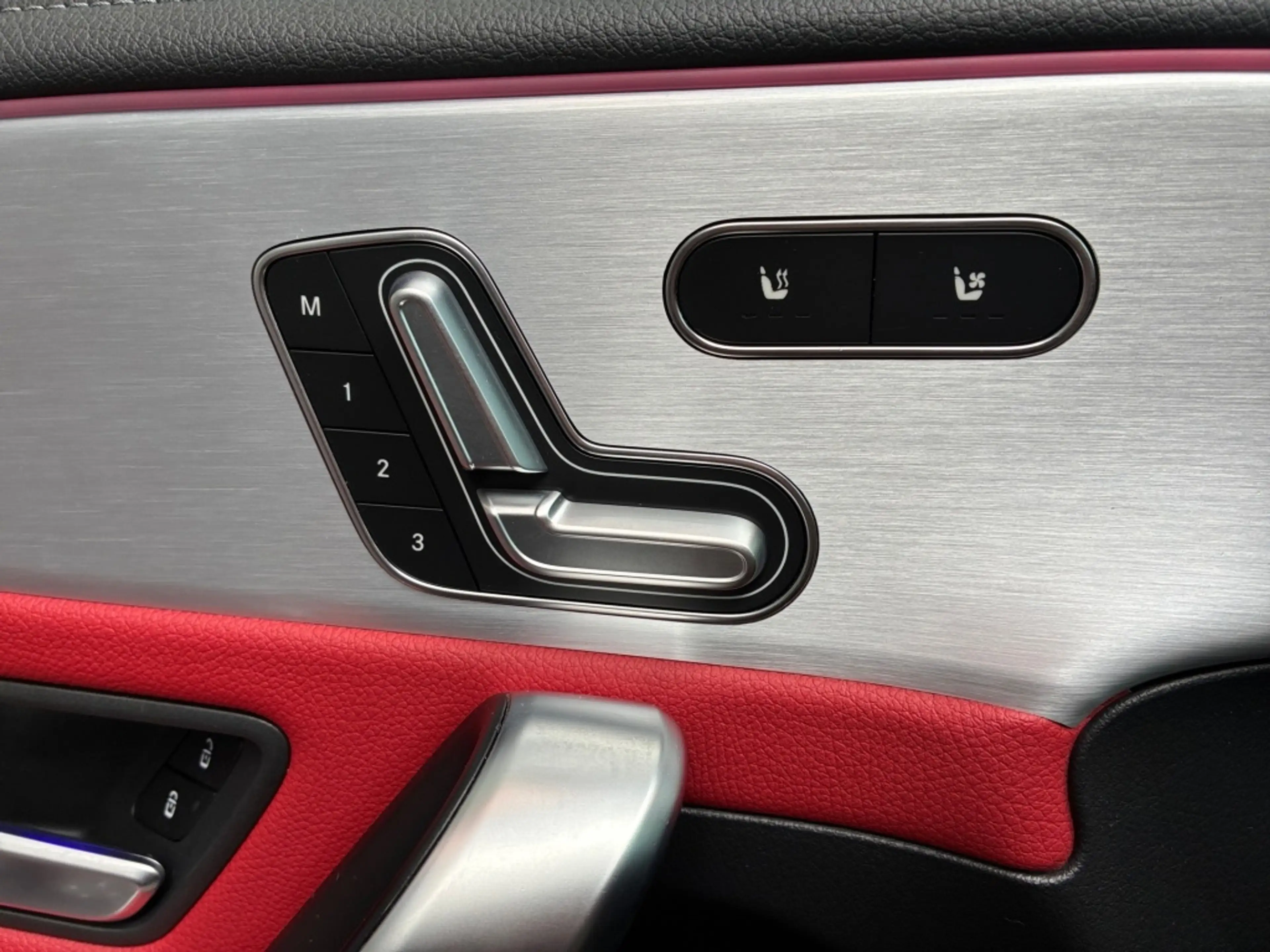 Mercedes-Benz A 35 AMG 4M LIMO Pano 360° DISTRO KEYLESS MBUX — photo 9