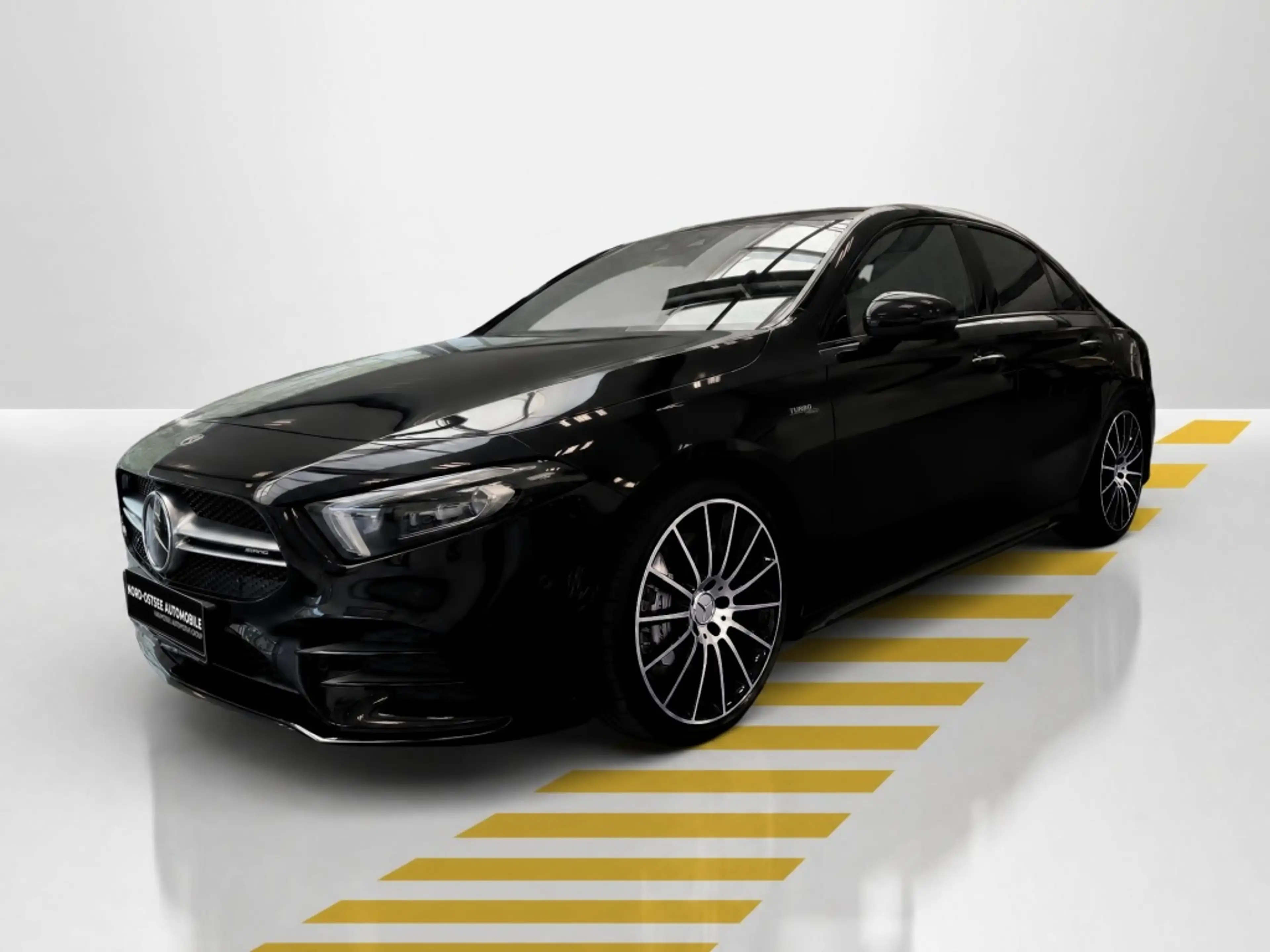 Mercedes-Benz A 35 AMG 4M LIMO Pano 360° DISTRO KEYLESS MBUX — photo 4