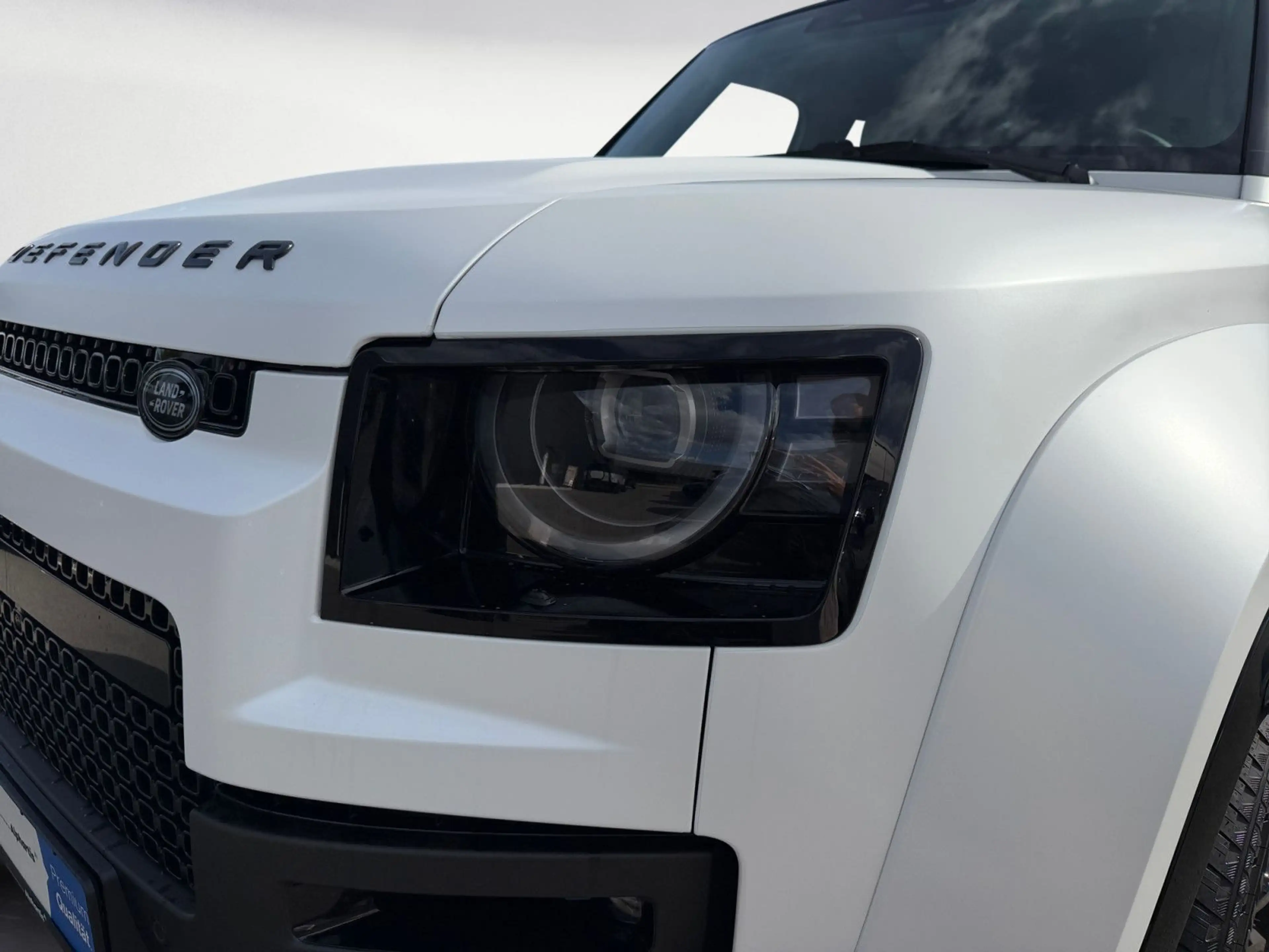 Land Rover Defender 110 P635 OCTA MATT CARBON LIGHT CLOUD — photo 8