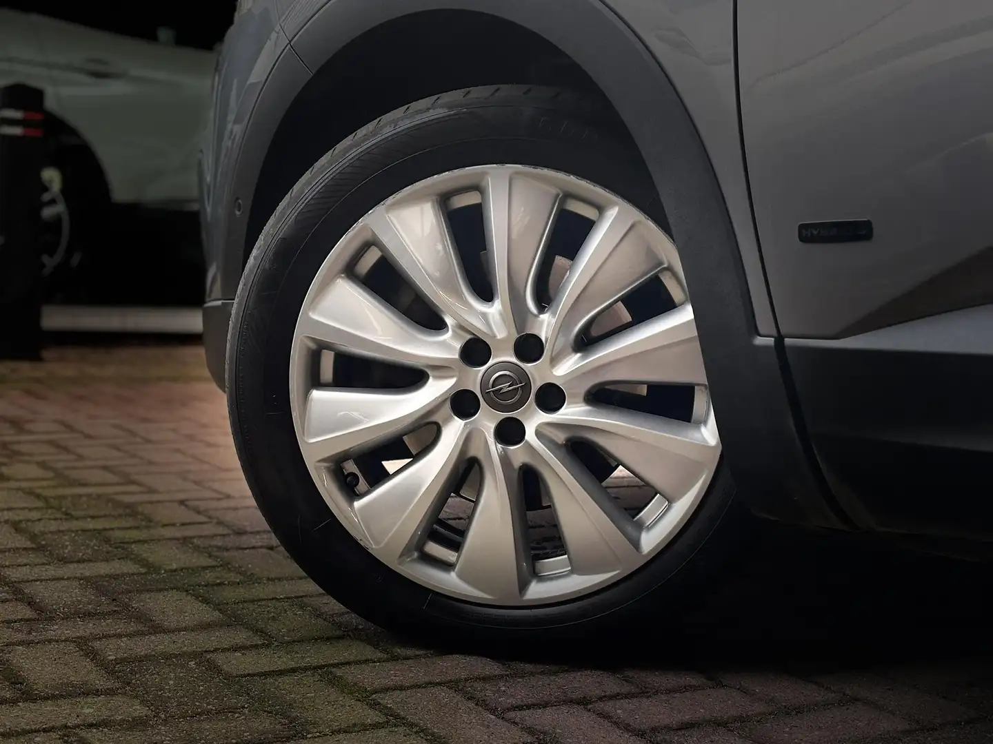 Opel Grandland X Innovation 1.6 PHEV HYbrid4 300pk 4x4 e-EAT8 | LED Gris - 2