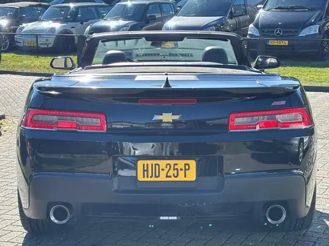 Chevrolet Camaro view 4