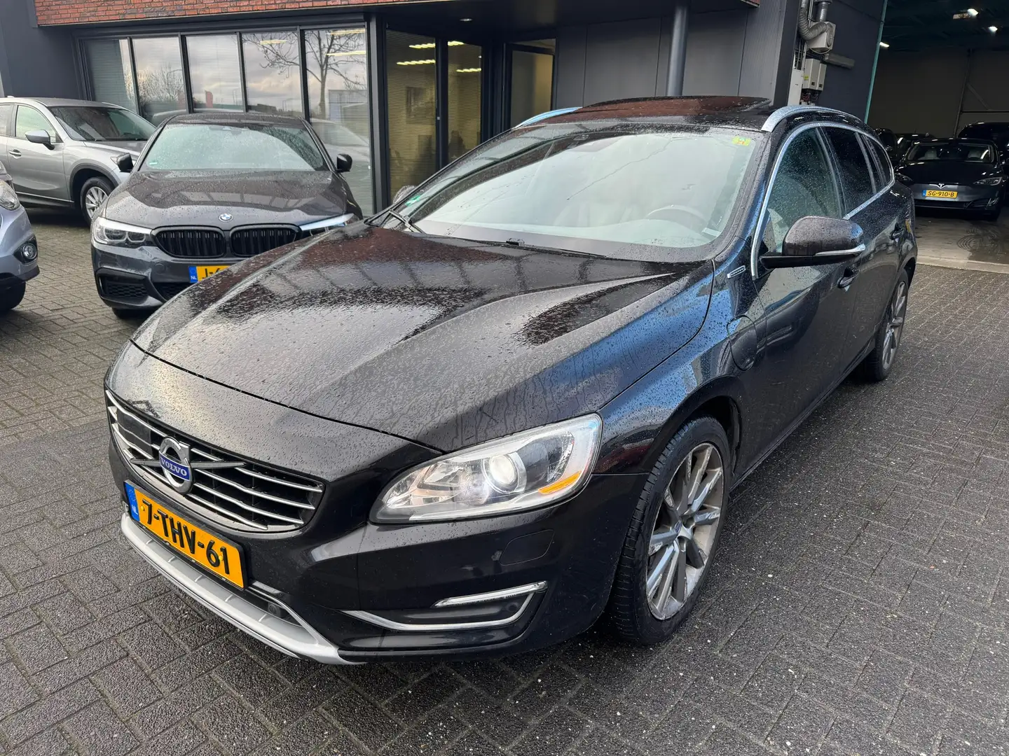 Volvo V60 2.4 D6 AWD ACC BLIS SCHUIFDAK LEDER XENON TREKHAAK Schwarz - 1