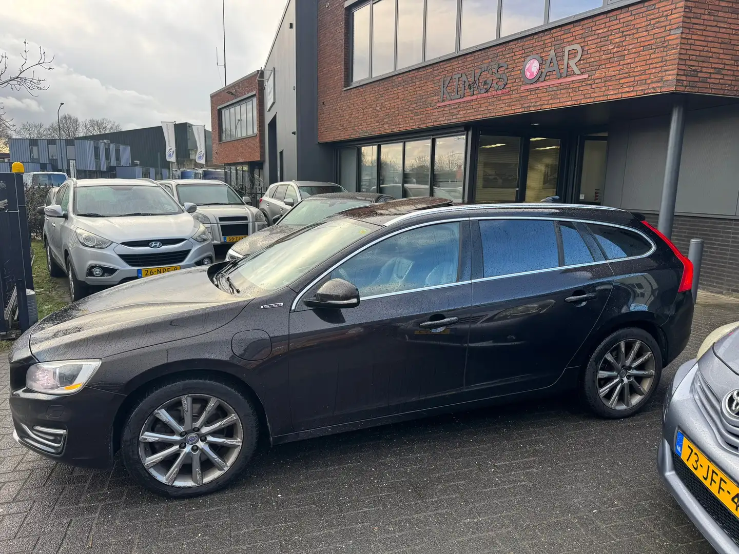 Volvo V60 2.4 D6 AWD ACC BLIS SCHUIFDAK LEDER XENON TREKHAAK Schwarz - 2