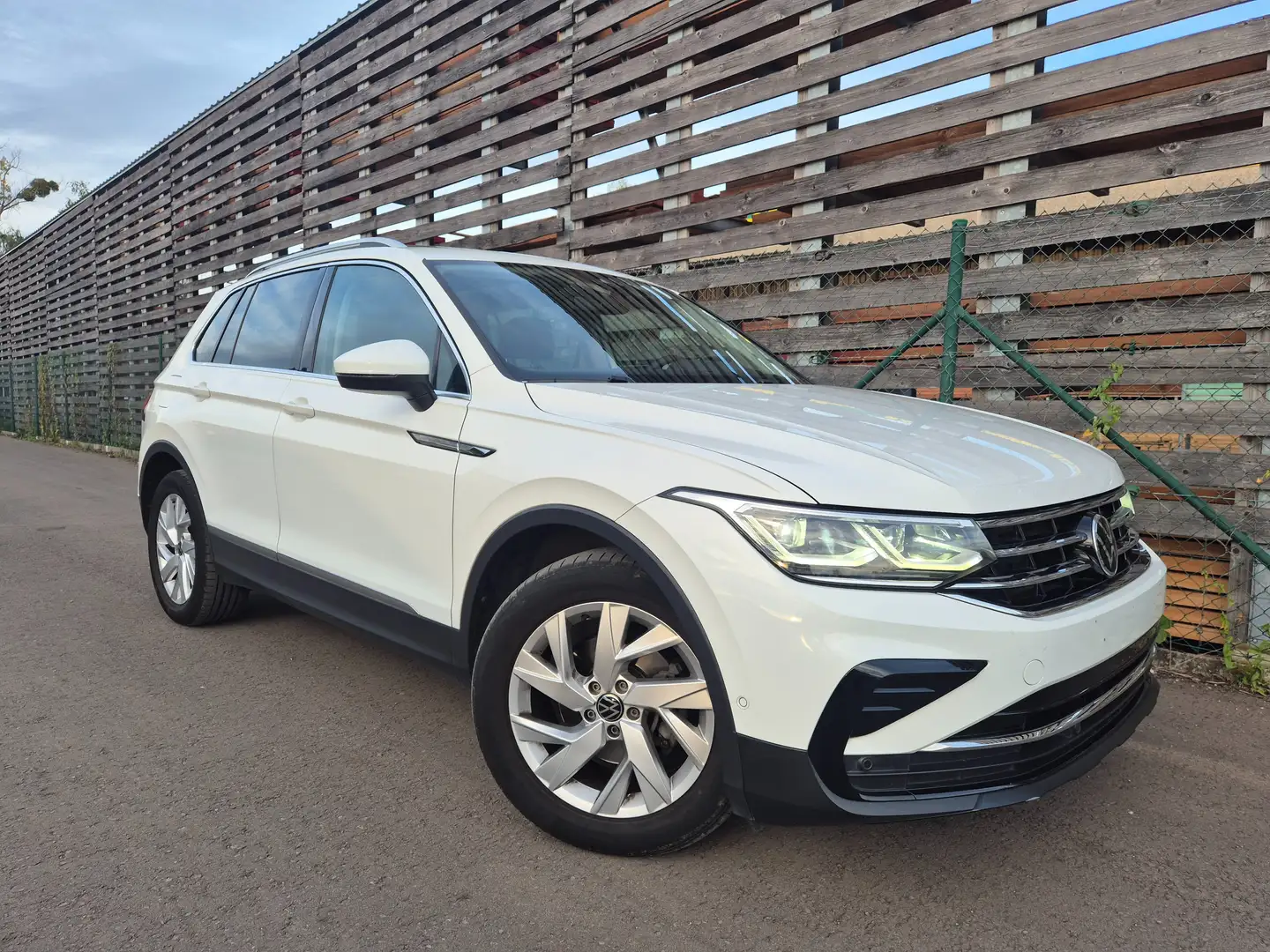 Volkswagen Tiguan Tiguan 2.0 TDi SCR IQ.Drive DSG Blanc - 1