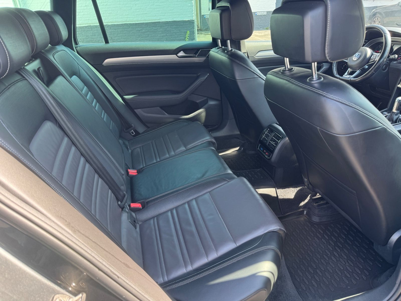 Volkswagen Passat Variant Highline DSG R-Line Navi LED ACC — photo 13