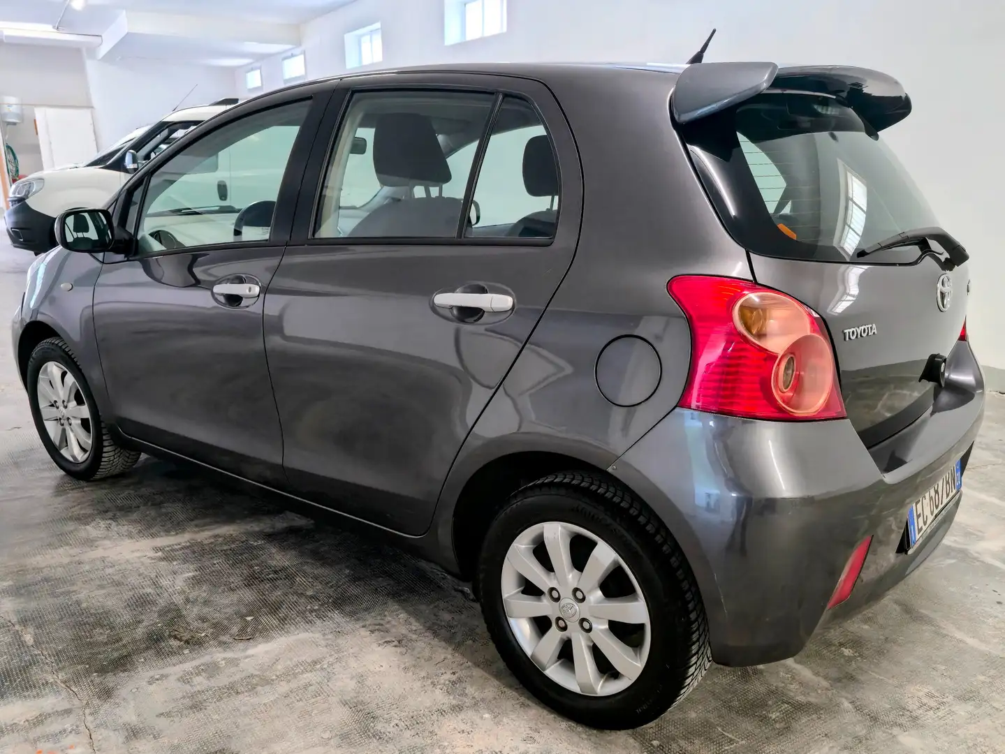 Toyota Yaris Yaris 5p 1.3 dual Sol Grigio - 2