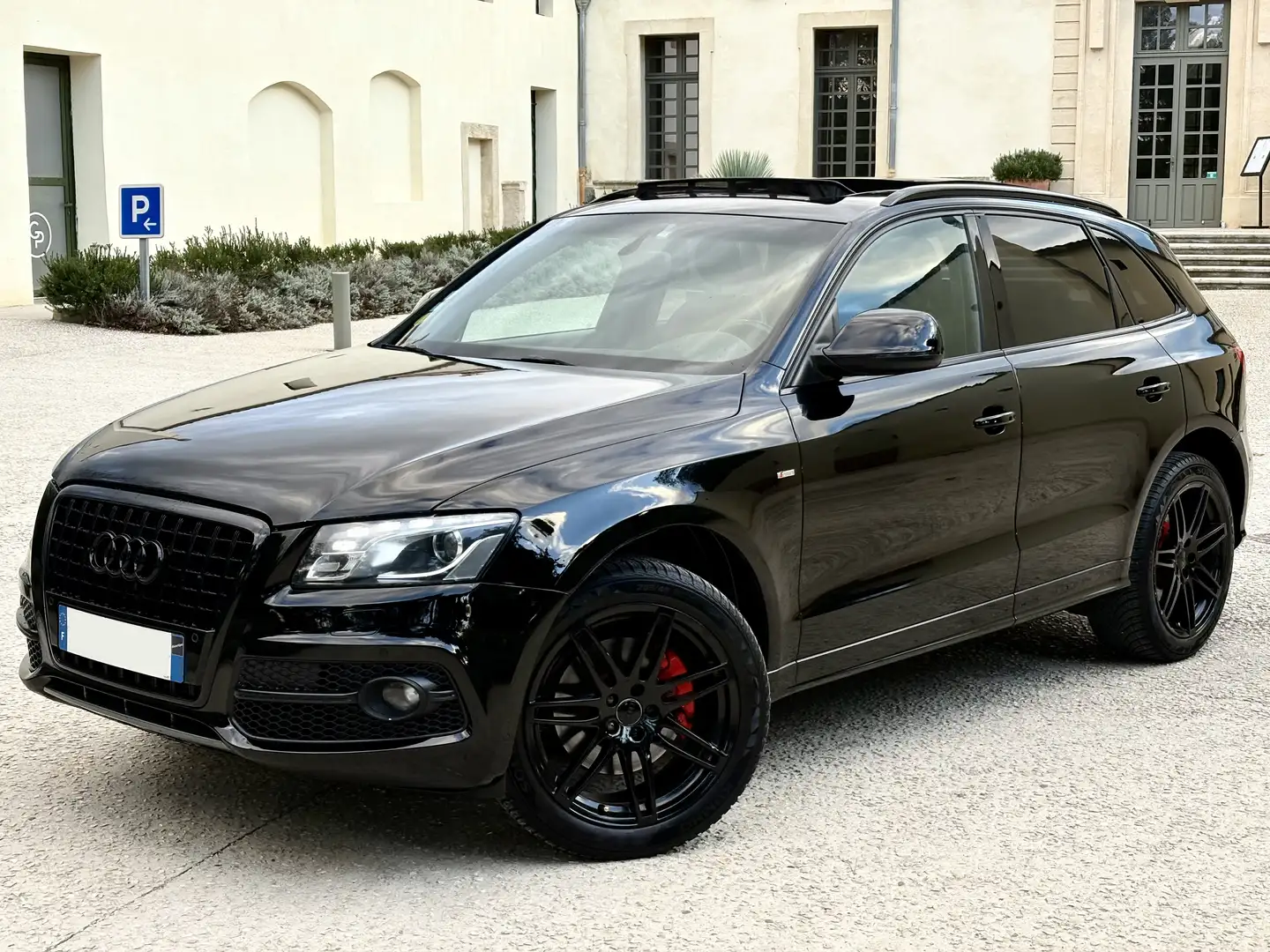 Audi Q5 Noir - 1