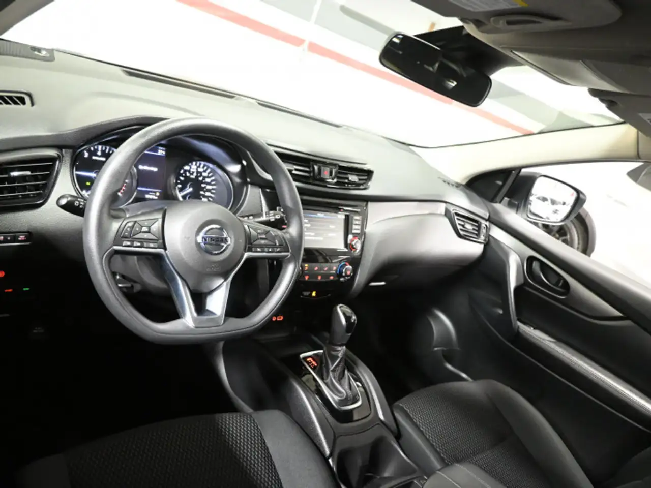 Nissan Qashqai снимка Nissan Qashqai