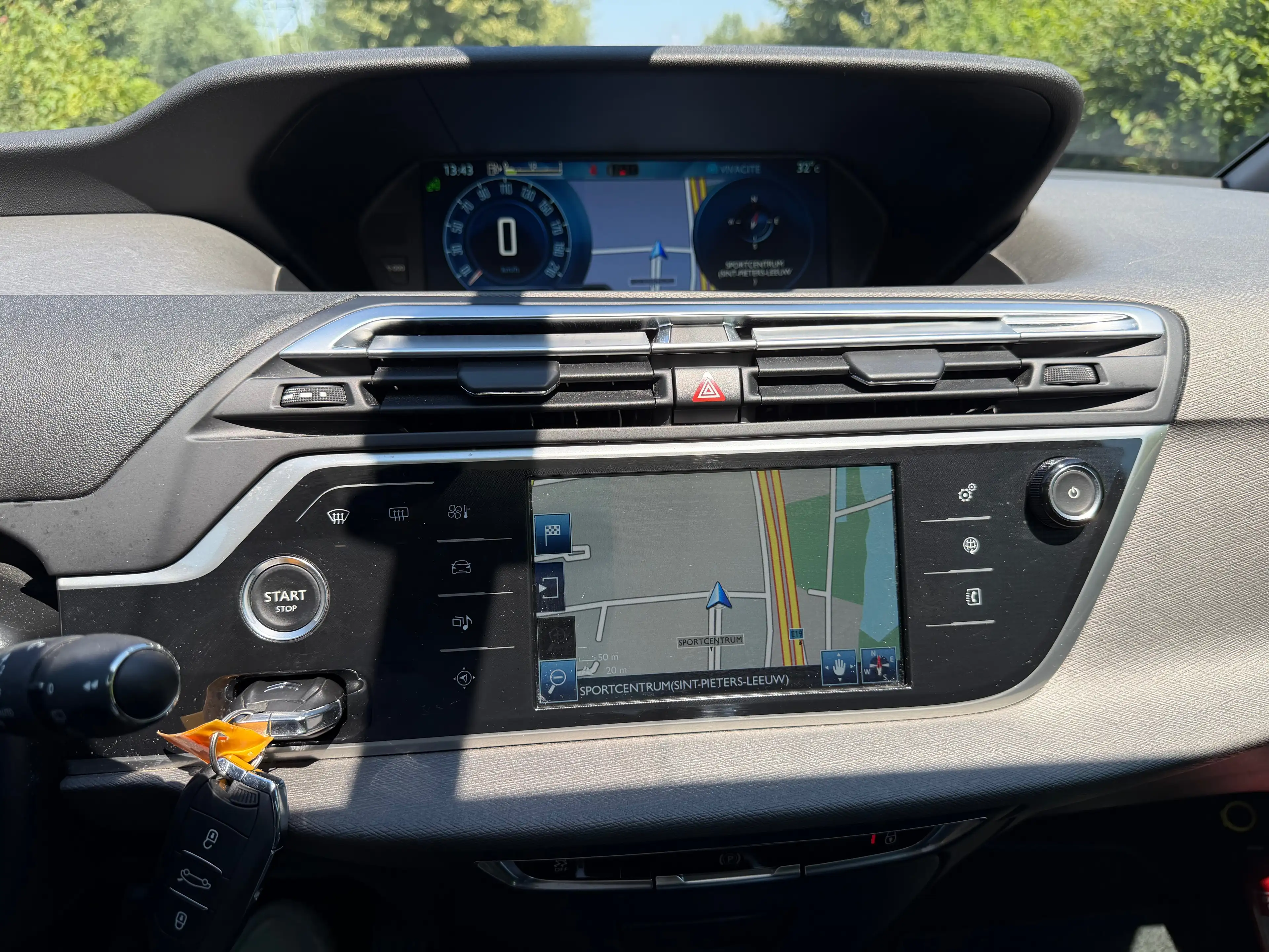 Citroen Grand C4 Picasso Grand C4 Picasso 1.6 BlueHDi exclusive 7 places carnet complet — photo 10