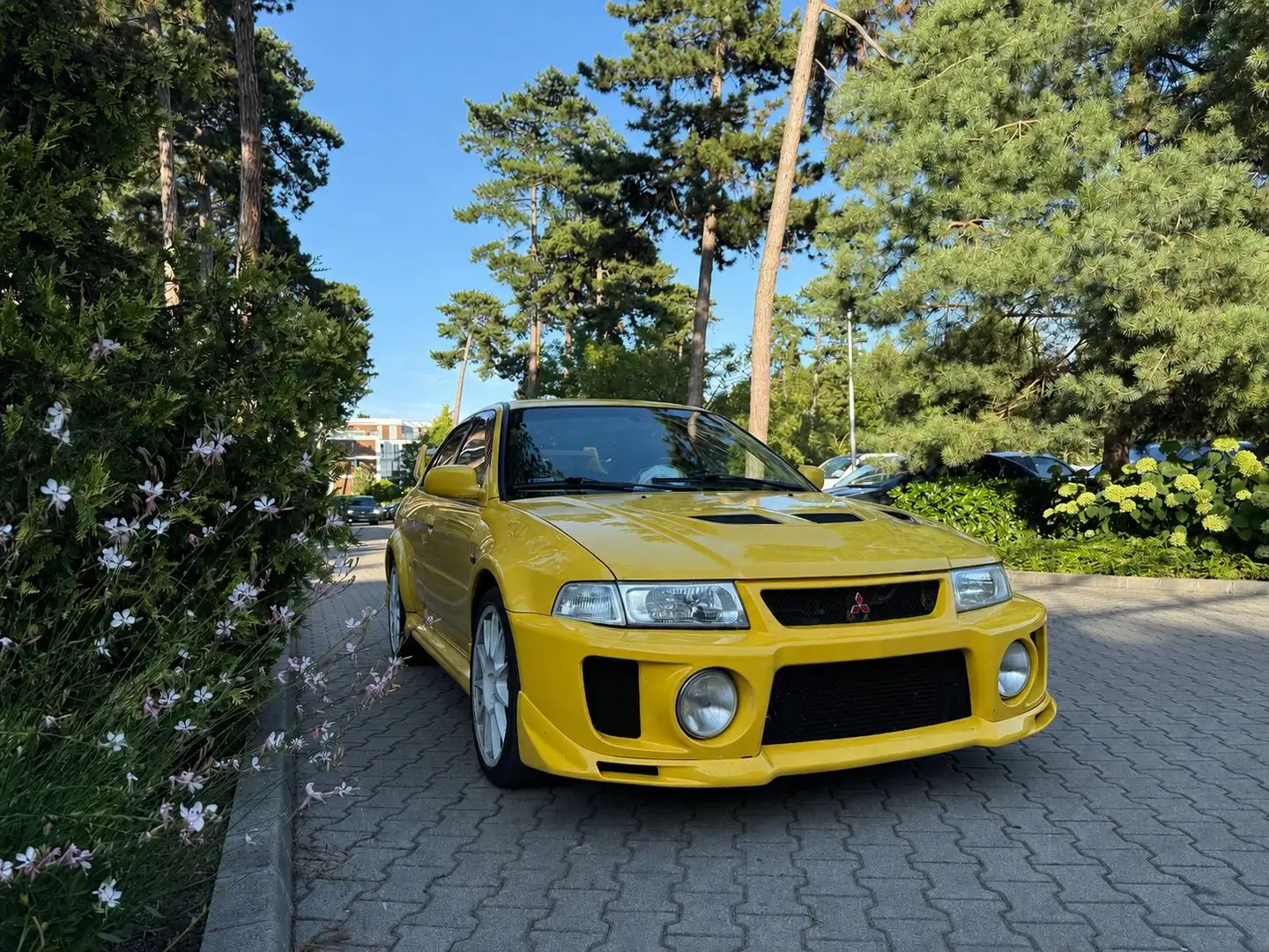 Mitsubishi Lancer Evo V GSR Gelb - 1