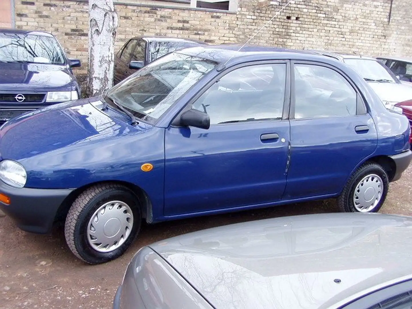 Mazda 121 1.3 16V LX Blau - 2