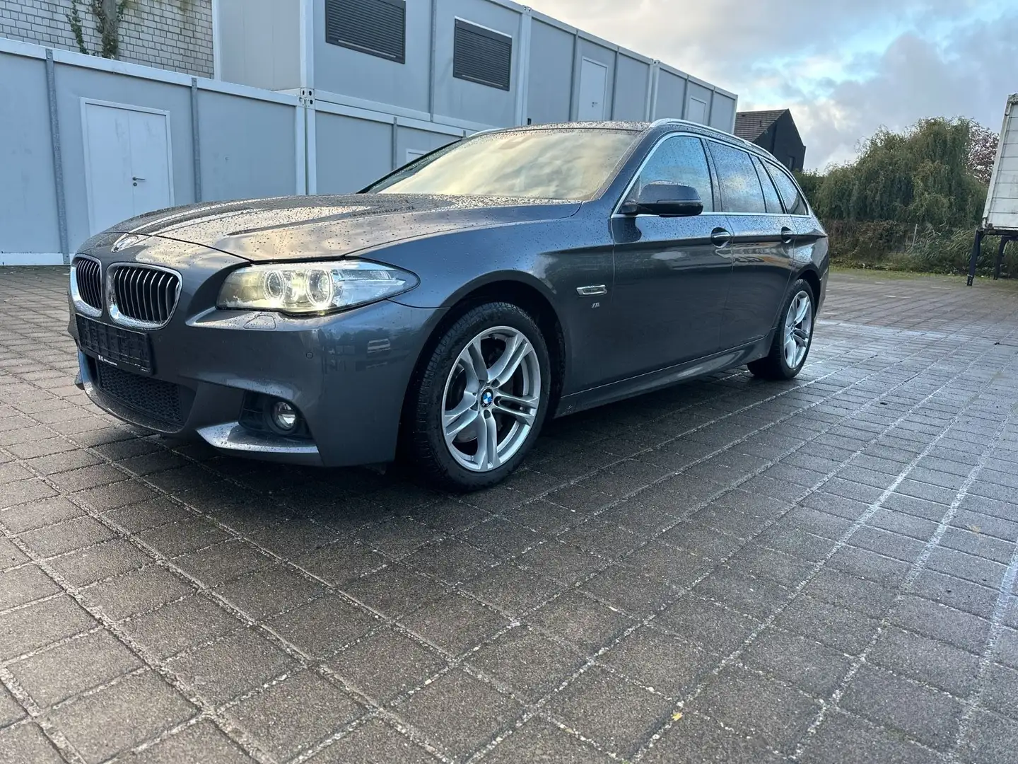 BMW 530 d xDrive 4x4 M-Paket LEDER NAVI AUTOMATIK Grau - 1