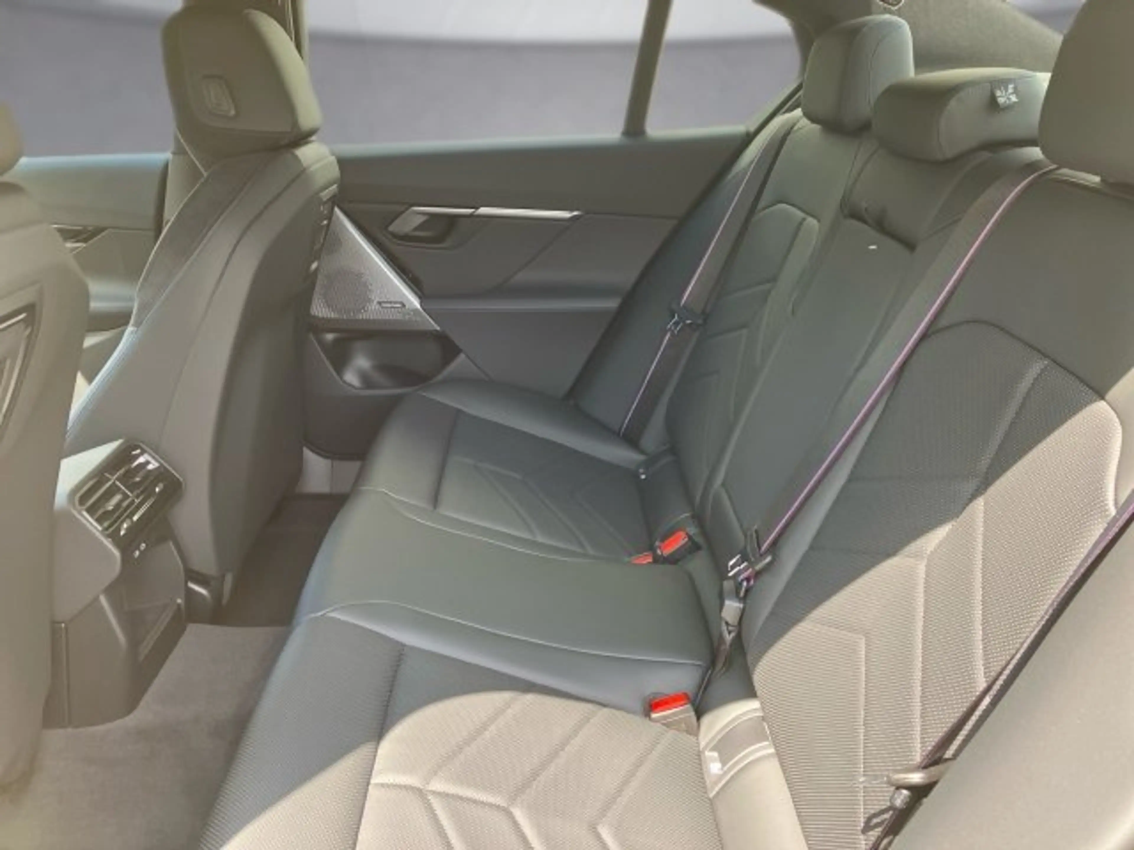 BMW i5 eDrive40 Limousine — photo 12