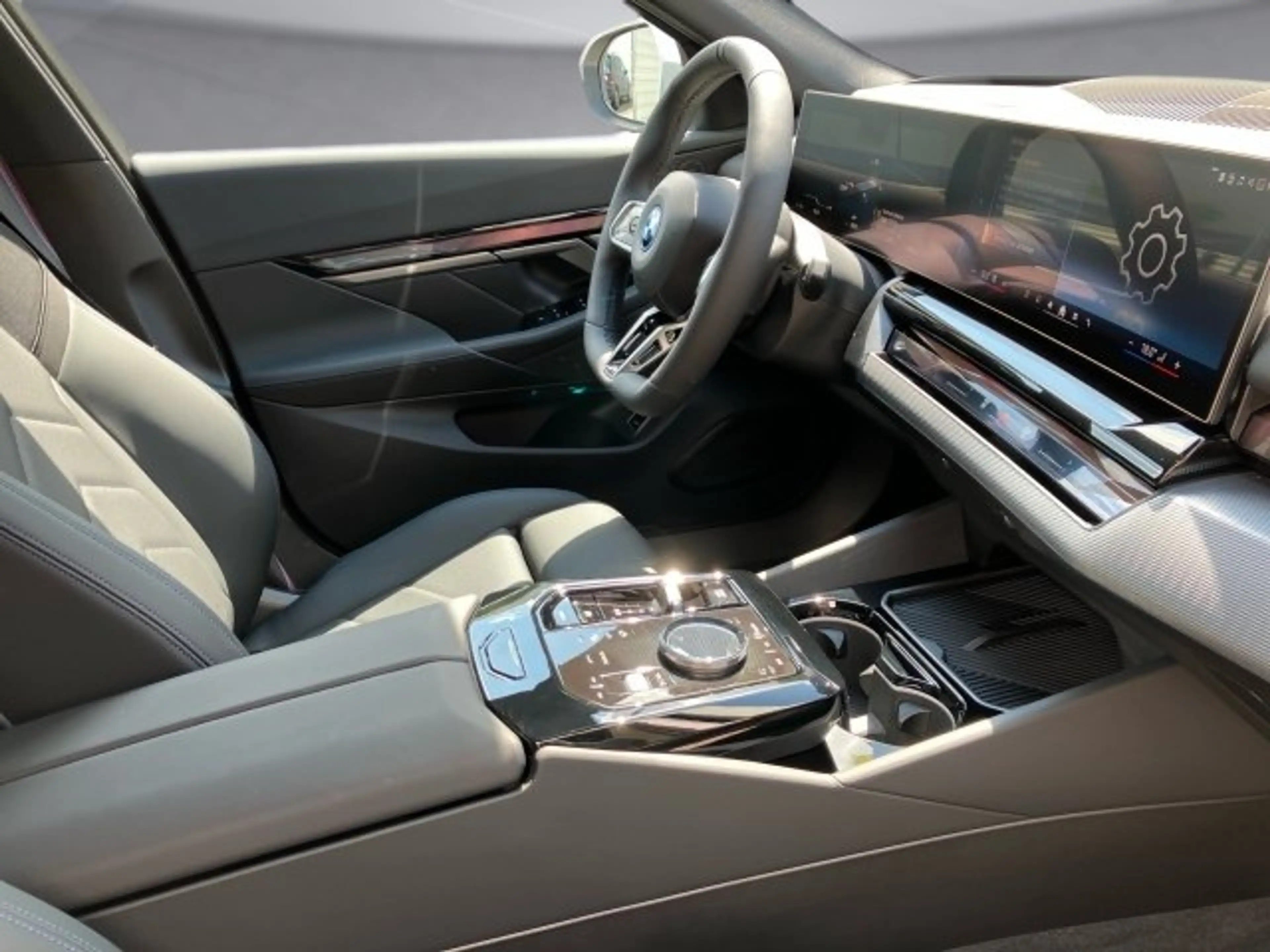 BMW i5 eDrive40 Limousine — photo 11