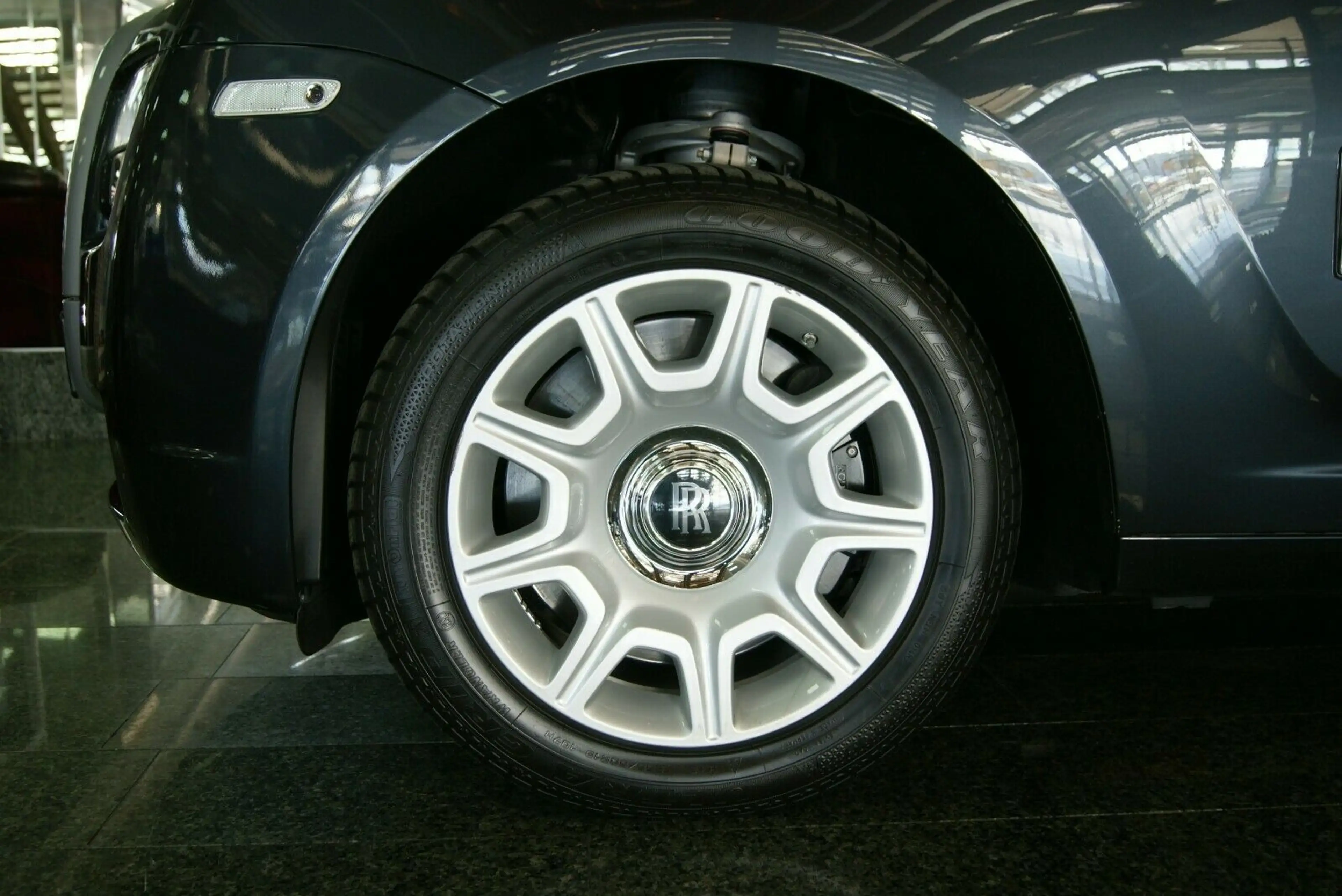 Rolls-Royce Ghost SWB V12+Panoroof+Comfort Entry+Theatre — photo 10
