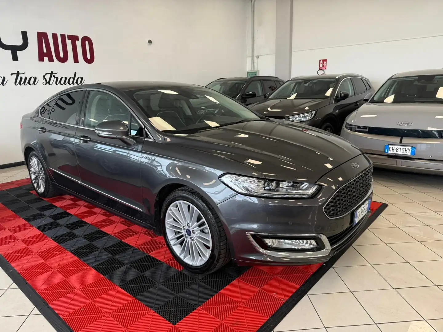 Ford Mondeo Full Hybrid 2.0 187 CV eCVT 4 porte Vignale Grey - 2