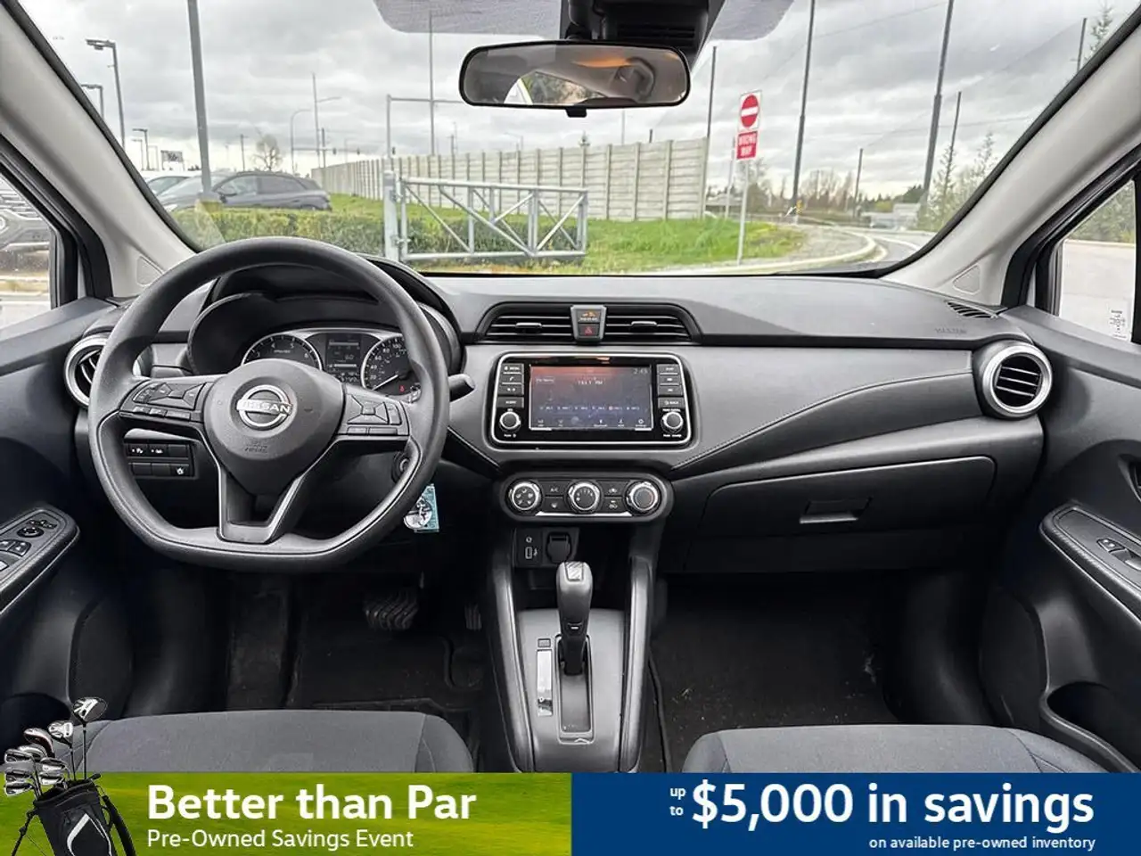 Nissan Versa снимка Nissan Versa