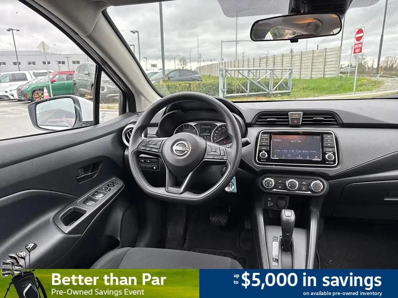 Nissan Versa снимка Nissan Versa