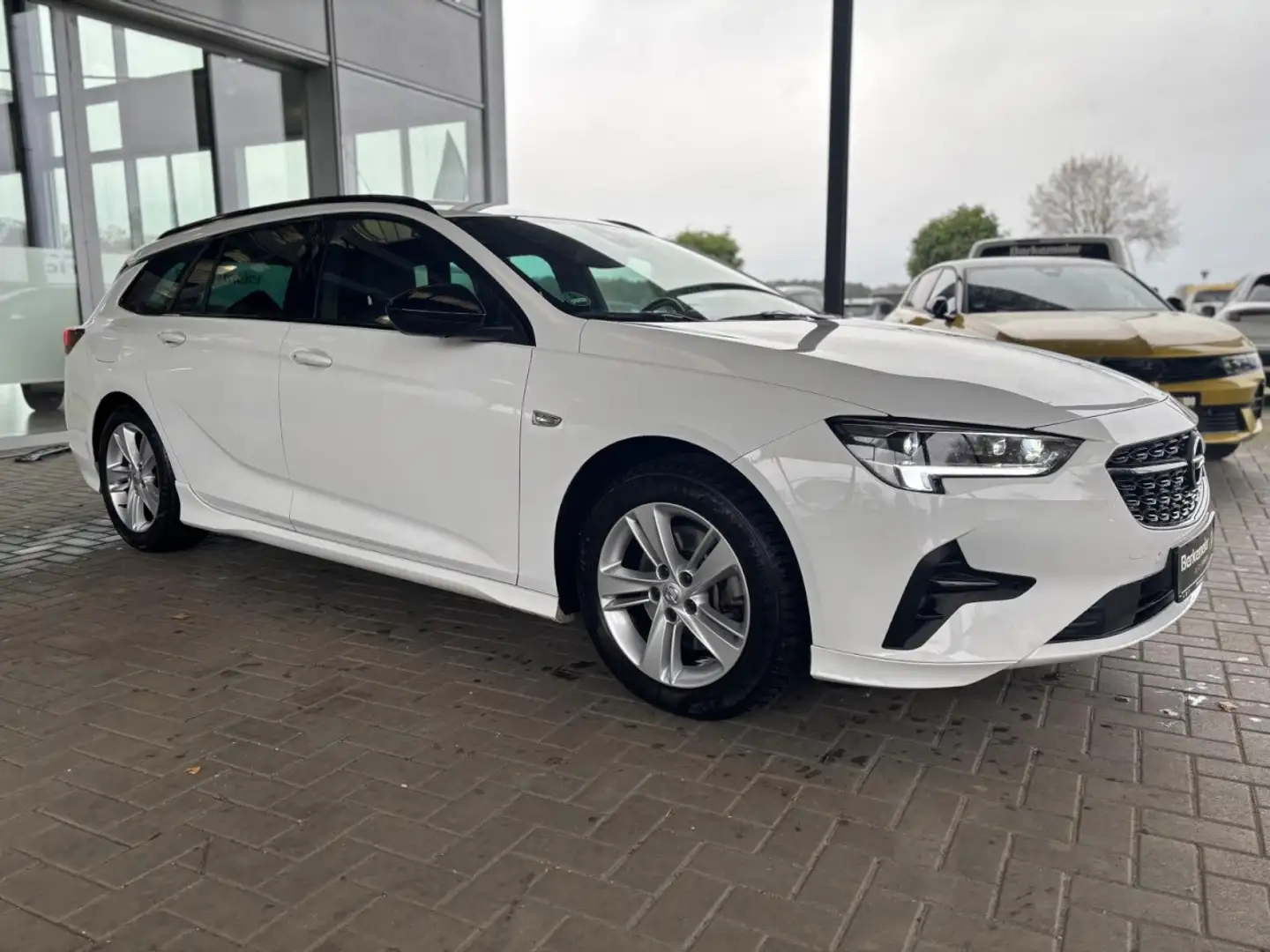 Opel Insignia ST Ultimate *AHK / 8-Fach-B. / Kamera* Argent - 2