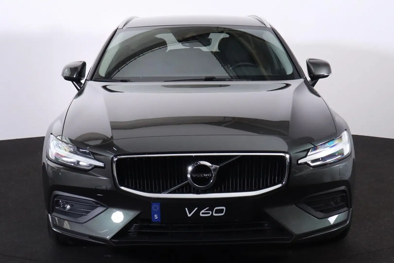 Volvo V60 B4 Momentum Pro - IntelliSafe Assist & Surround - Grijs - 2