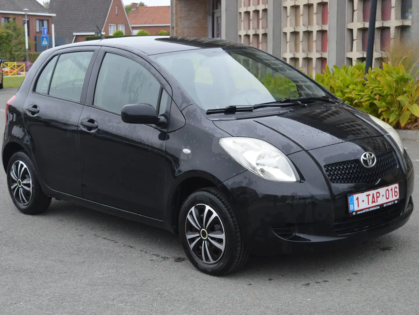 Toyota Yaris Yaris 1.0 VVT-i natura Schwarz - 2