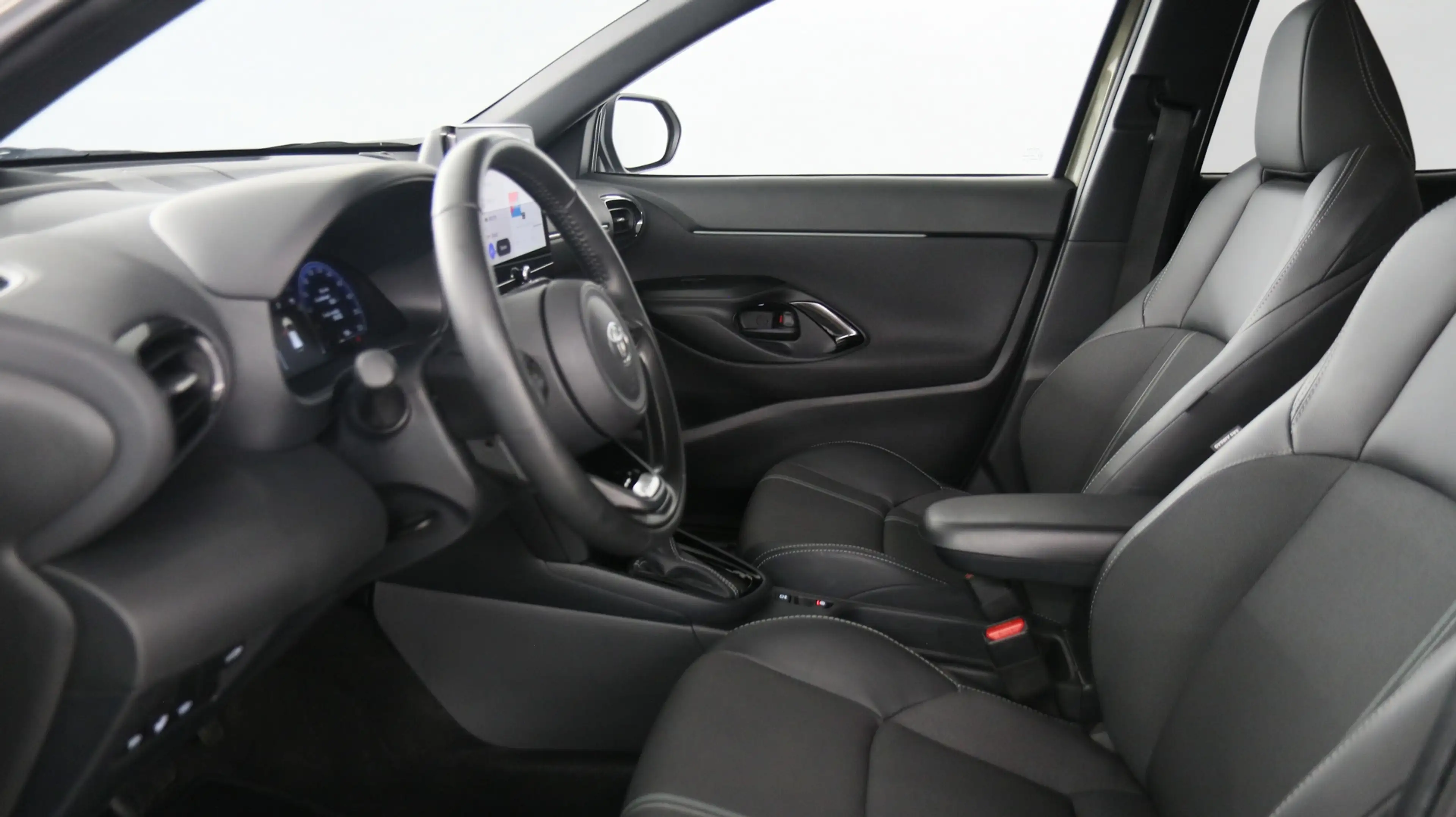 Toyota Yaris Cross 1.5 Hybrid 130 Launch Edition / Navigatie / Stoelv — photo 3