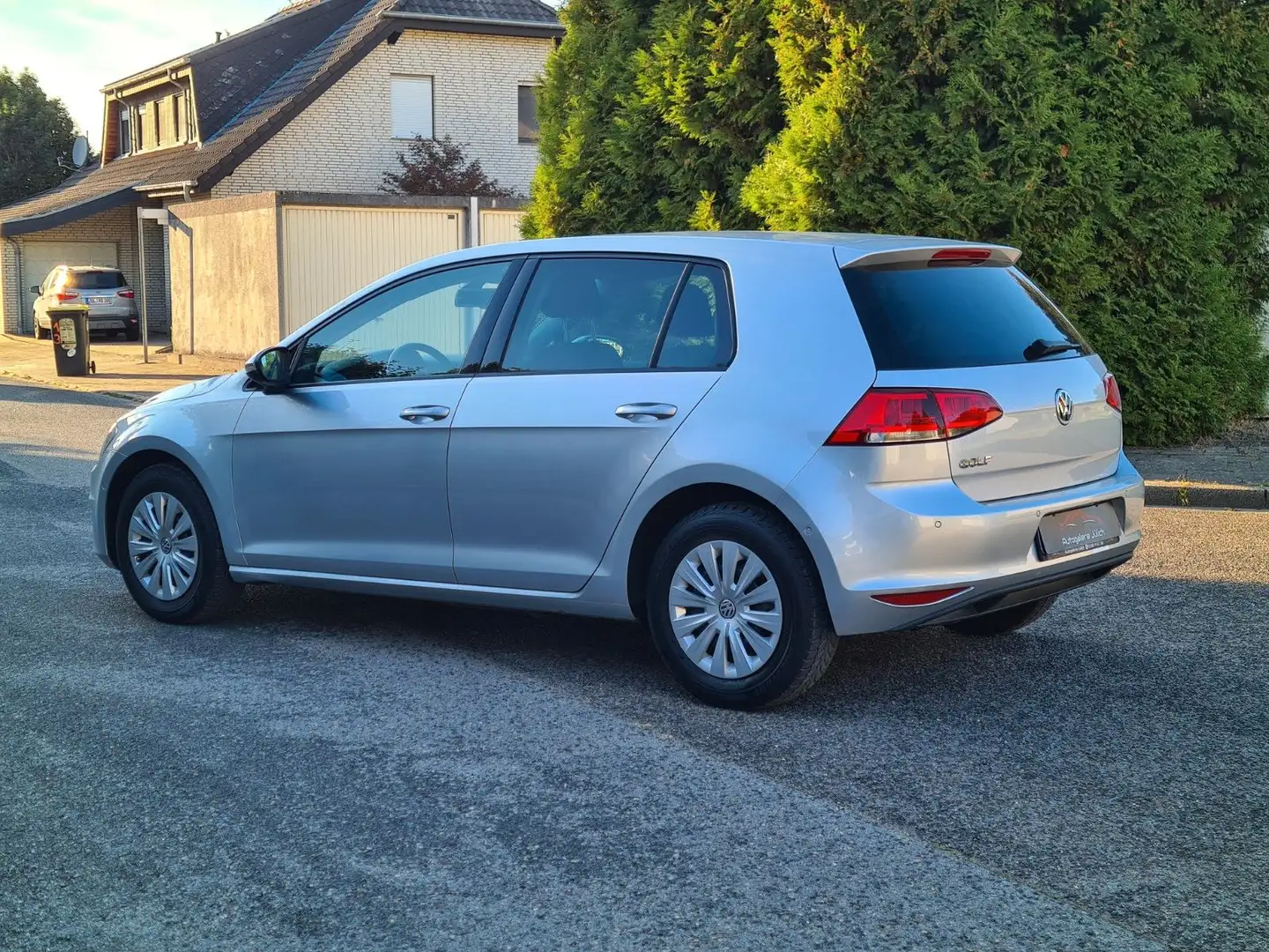 Volkswagen Golf VII Lim. Trendline*Wenig km*Klimaauto Silber - 2