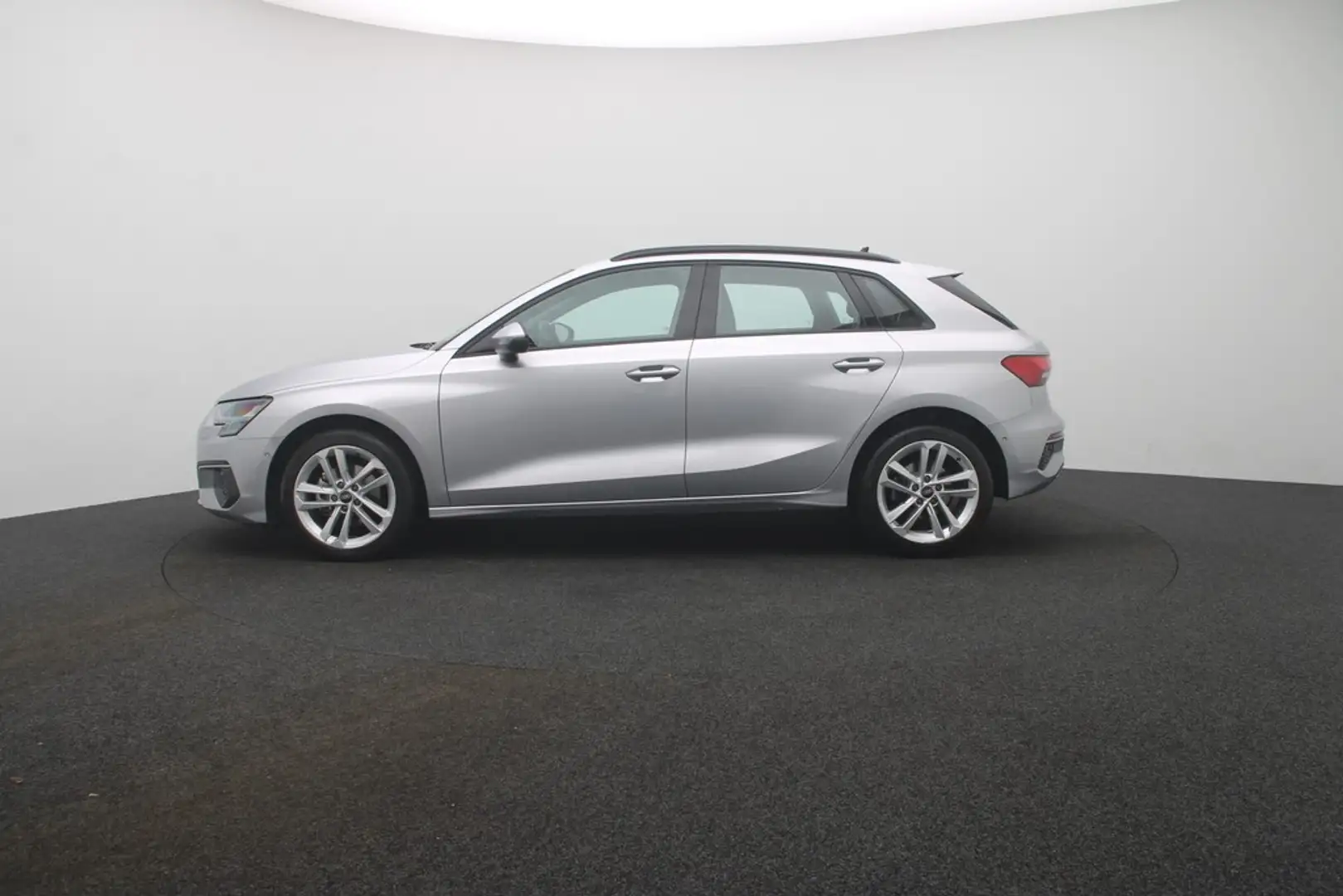 Audi A3 Sportback 35 TFSI . Virt.Cockpit SHZ AHK Argent - 2