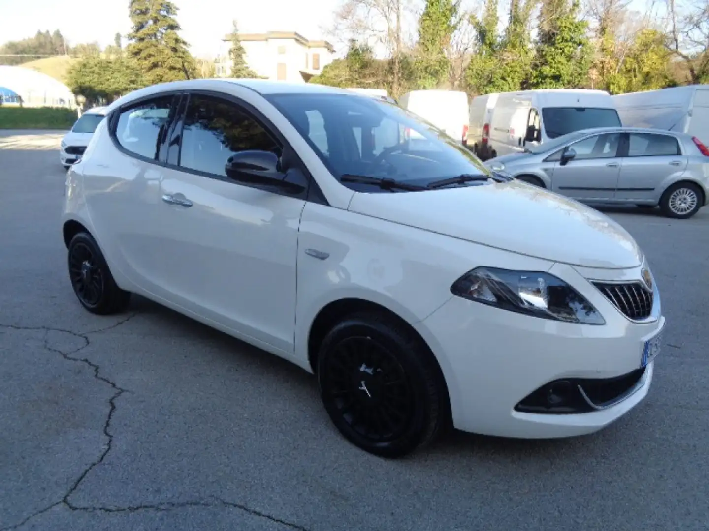 Lancia Ypsilon 1.0 FireFly 5 porte S&S Hybrid Silver Bianco - 1