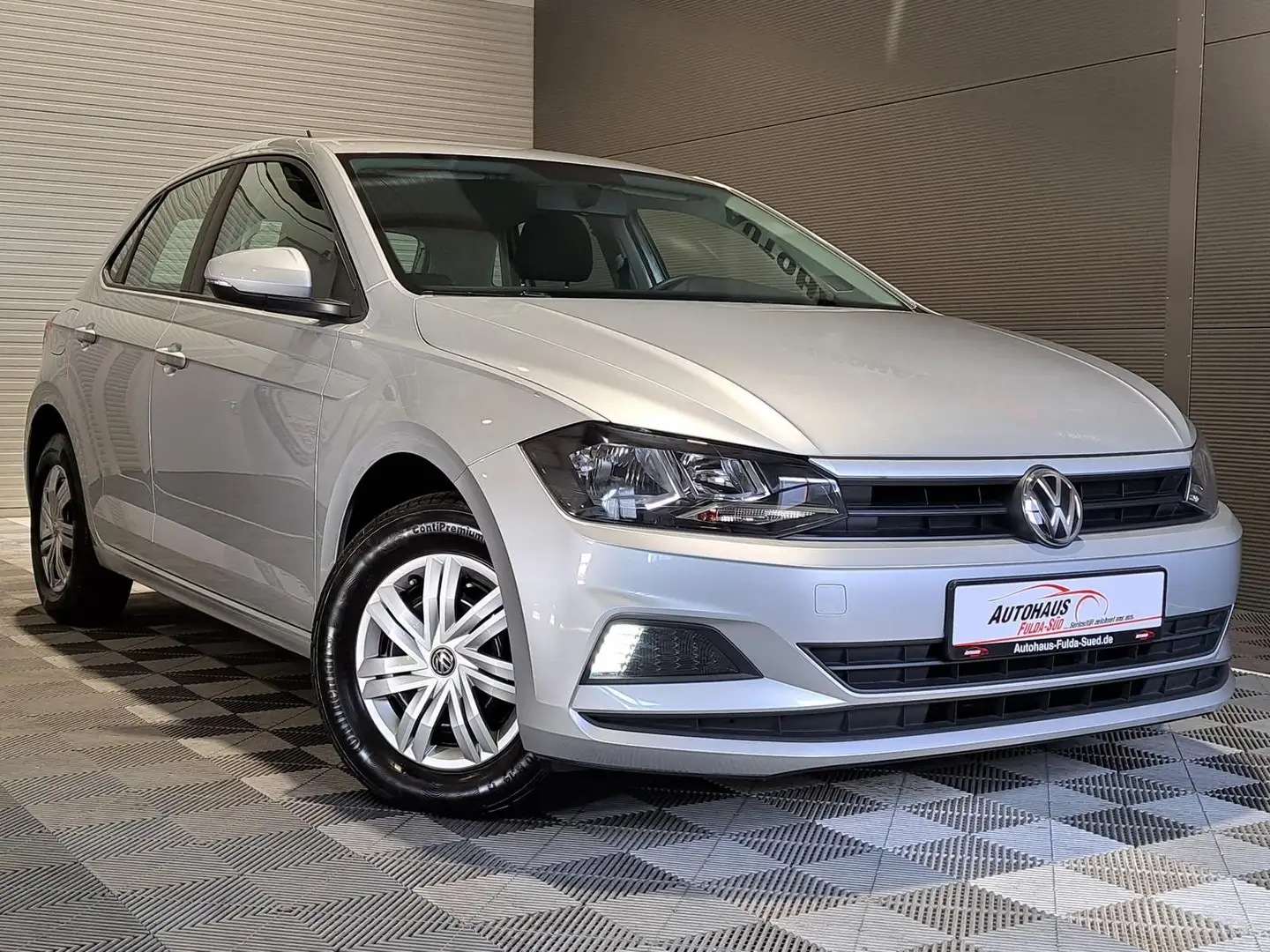 Volkswagen Polo VI 1.0 Trendline°1.Hand°Klima°Tempomat°SH Plateado - 1