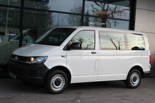 Imagine Volkswagen T6 Caravelle Trendline mit Heckflügeltüren
