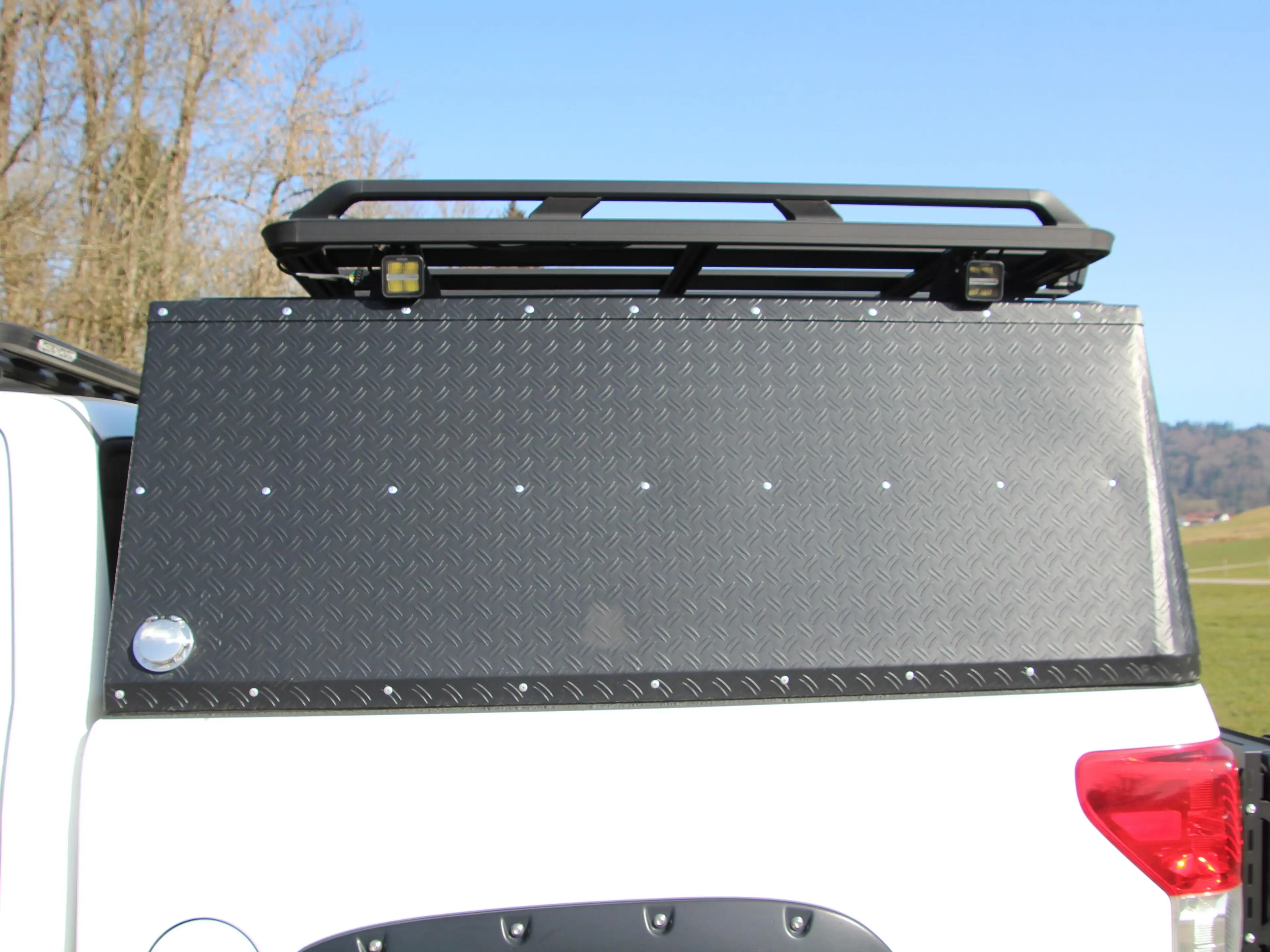 Toyota Tundra SR-5 — photo 15