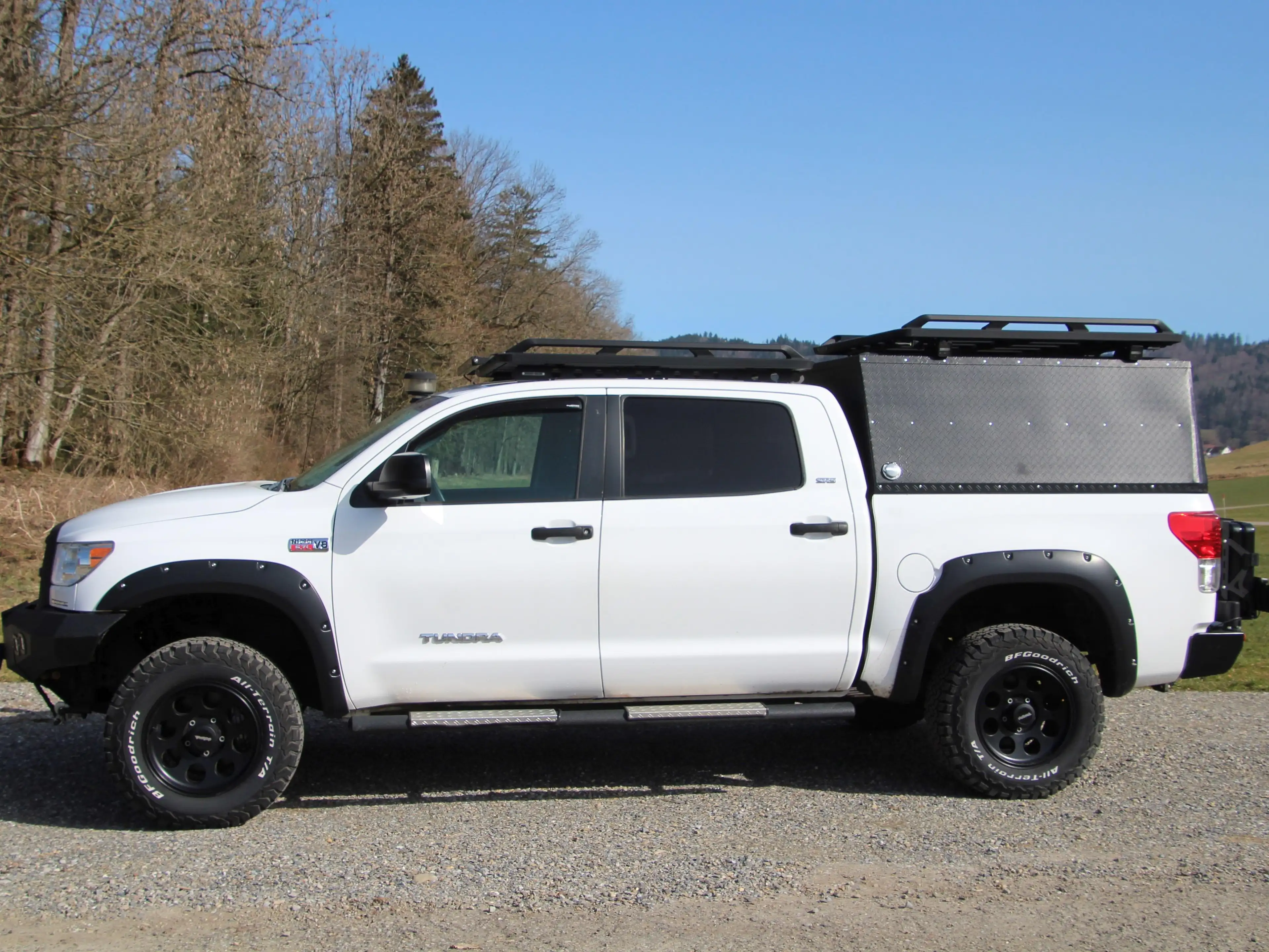 Toyota Tundra SR-5 — photo 9