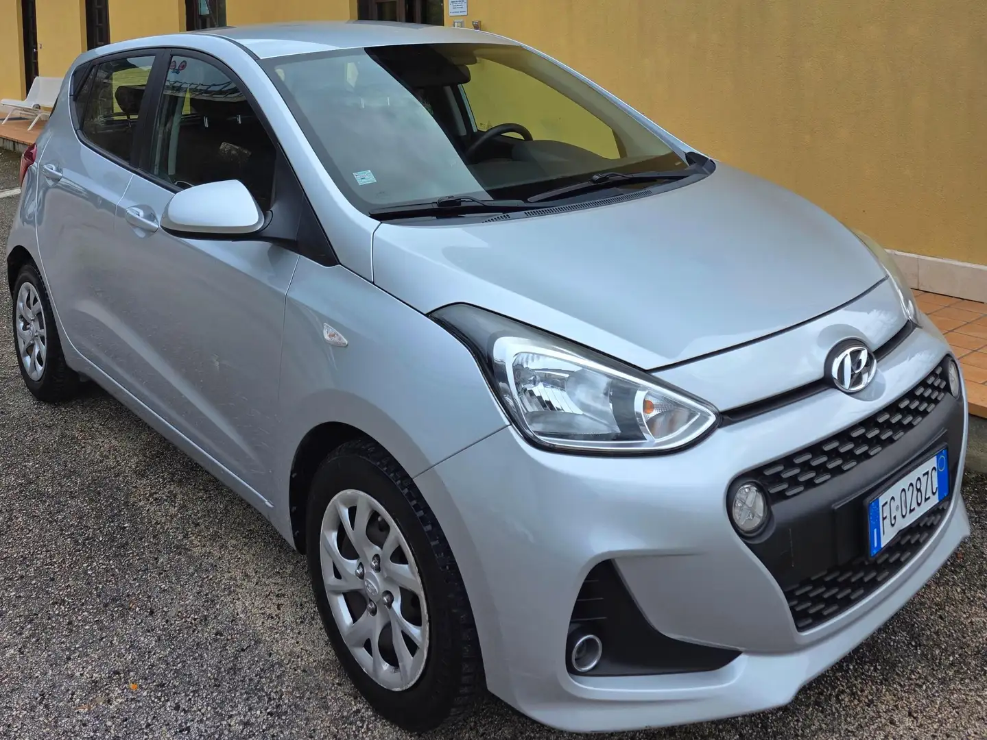 Hyundai i10 i10 II 2014 1.0 Comfort E6 Silber - 1