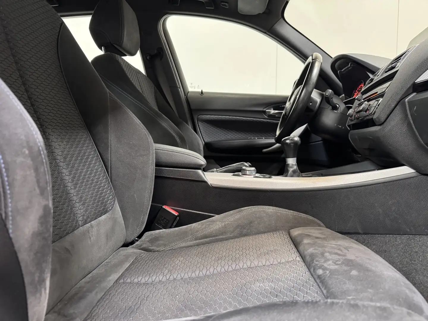 BMW 116 i Benzine - M Pakket - GPS - Airco - Topstaat! ... Zwart - 2