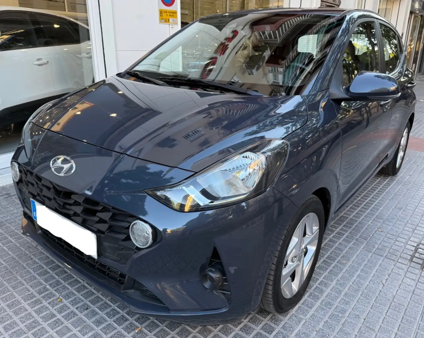 Hyundai i10 1.0 MPI Essence Gris - 2