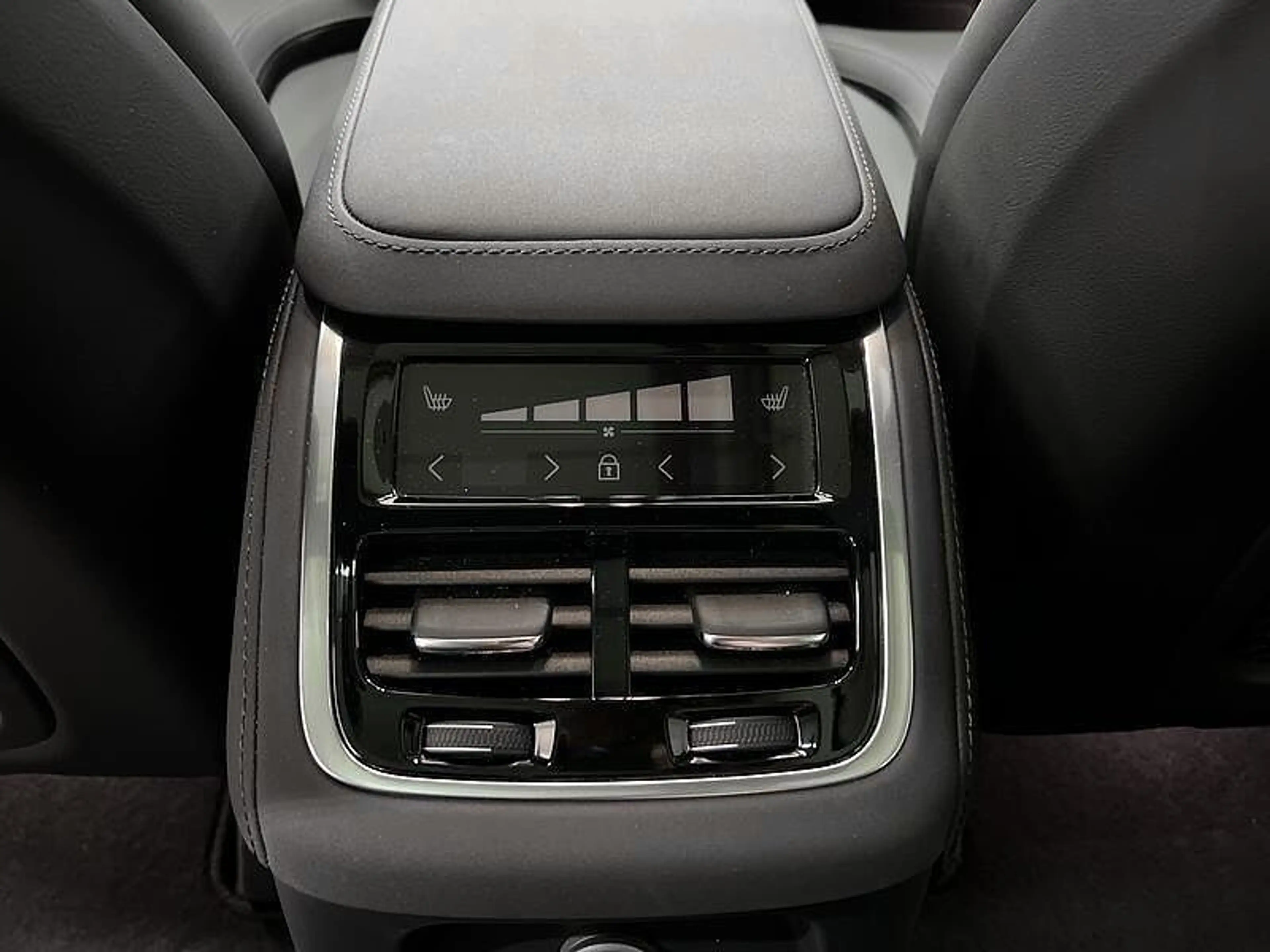 Volvo XC90 II Plus, T8 AWD Plug-in Hybrid, Elektrisch/Benzin, — photo 15