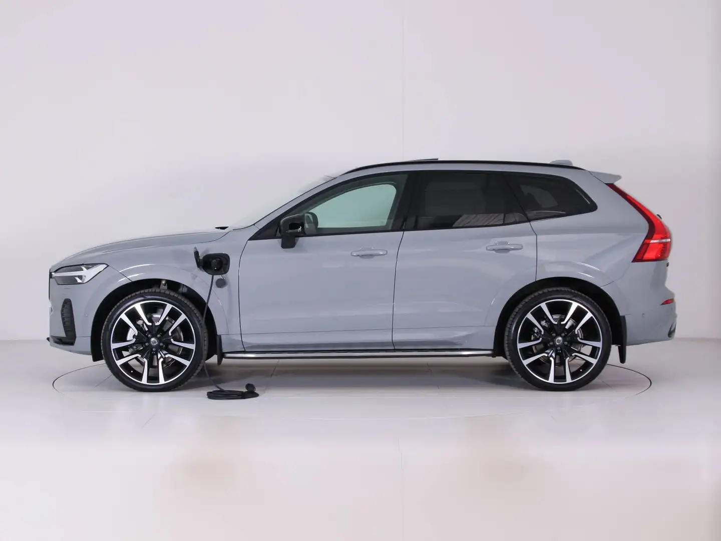 Volvo XC60 XC60 T6 PLUG IN RECHARGE ULTIMATE DARK Grijs - 2