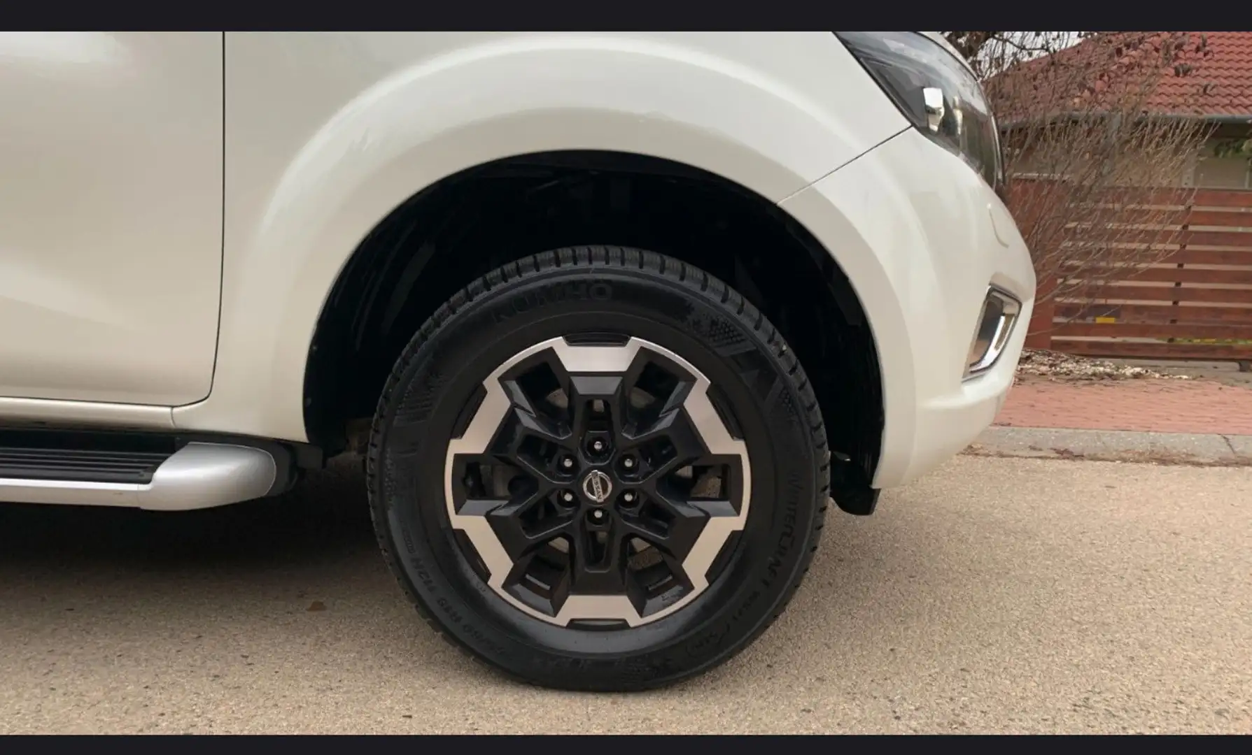Nissan Navara 2.3 dci d.cab N-Guard 4wd 190cv auto my19 Bianco - 2