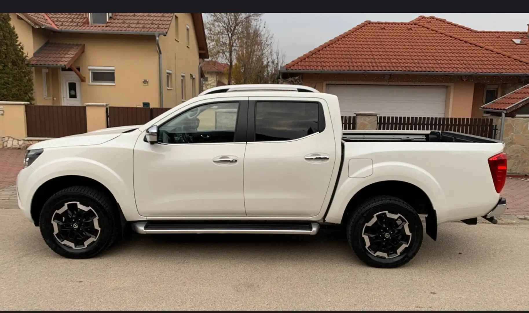 Nissan Navara 2.3 dci d.cab N-Guard 4wd 190cv auto my19 Bianco - 1
