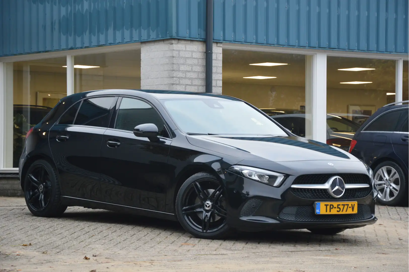 Mercedes-Benz A 200 Business Solution Plus Upgrade| LED | CAMERA | NAV Schwarz - 2