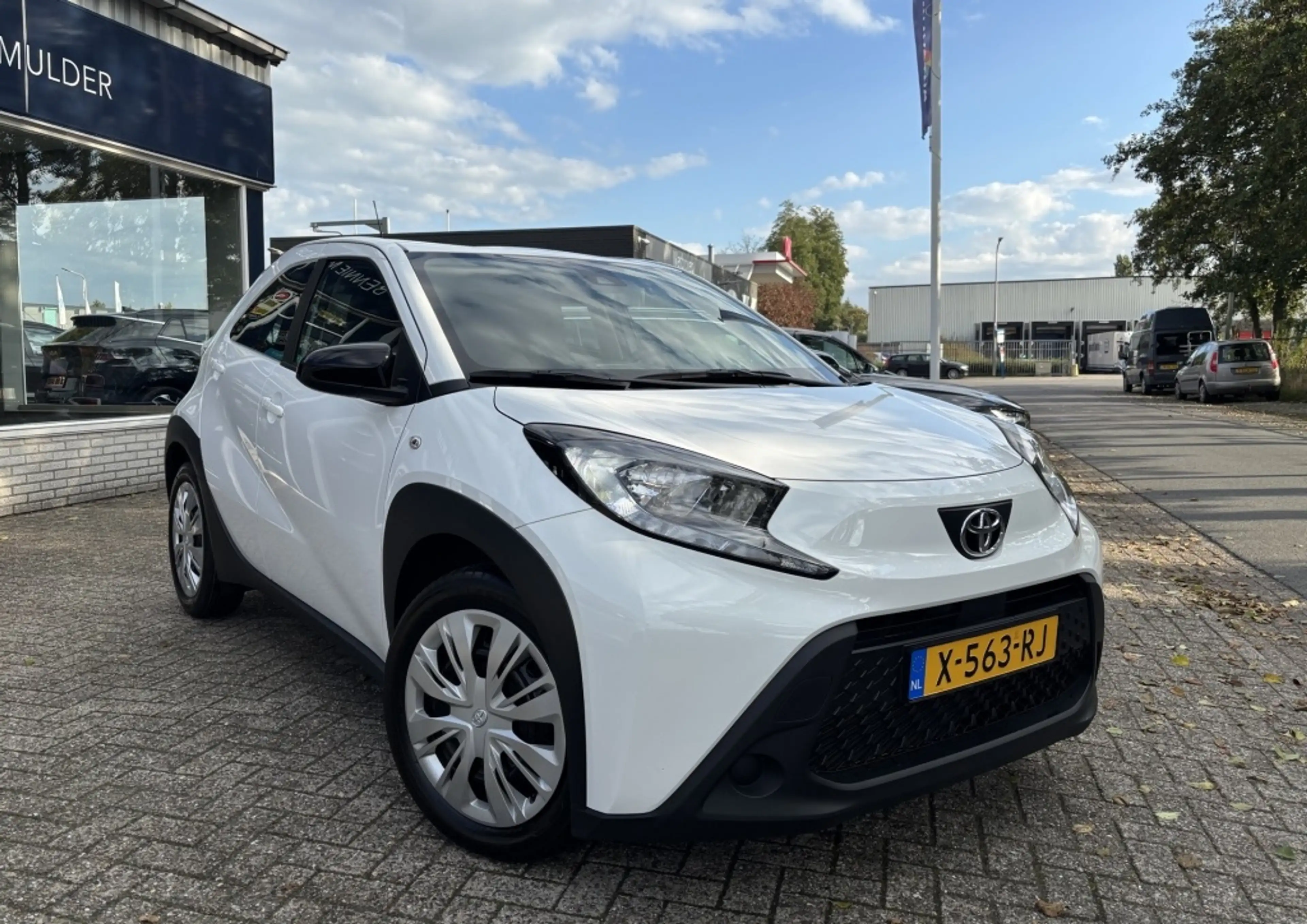 Toyota Aygo X 1.0 VVT-i MT Play AIRCO / CAMERA / 38.984 KM NAP — photo 2