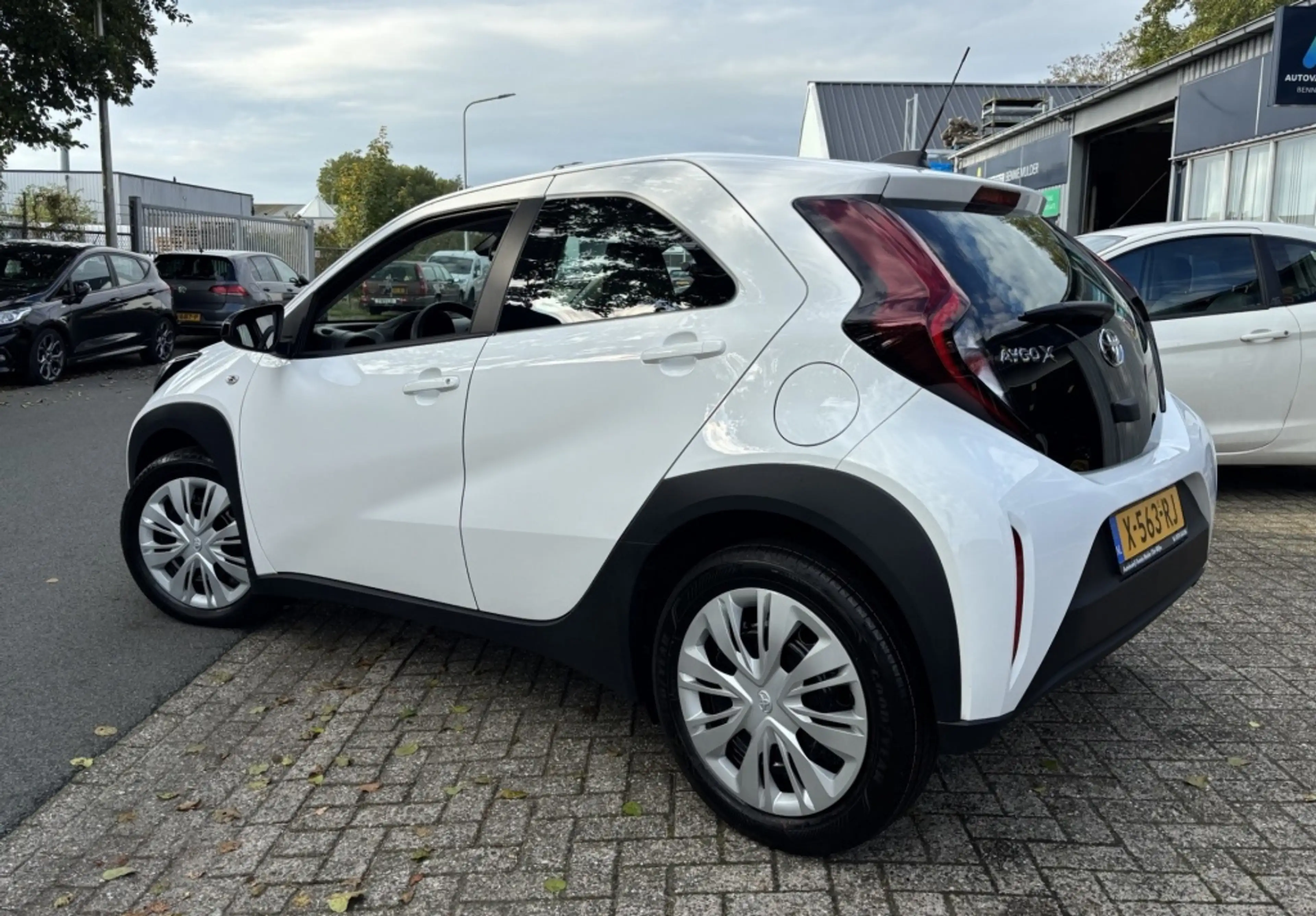 Toyota Aygo X 1.0 VVT-i MT Play AIRCO / CAMERA / 38.984 KM NAP — photo 3