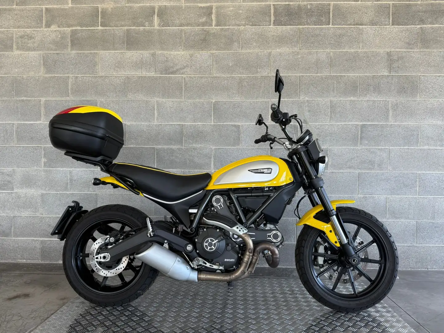 Ducati Scrambler 800 icon. CAMPAGNA PROVA RISCATTA O RENDI. Giallo - 1