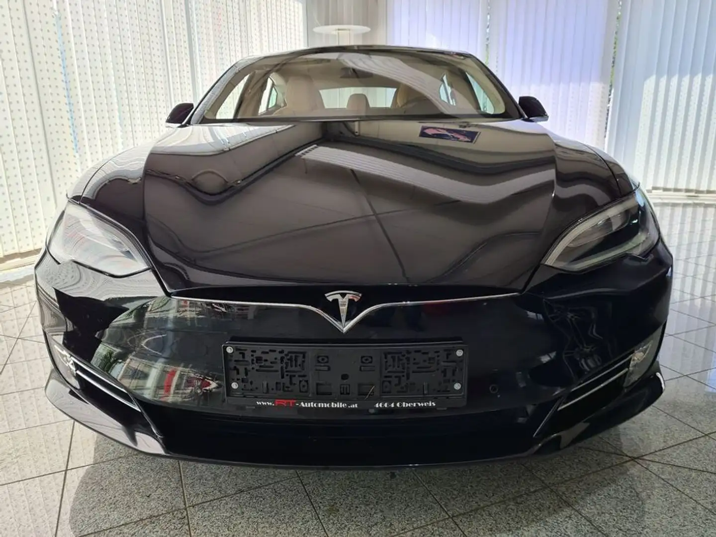 Tesla Model S 60 Schwarz - 2