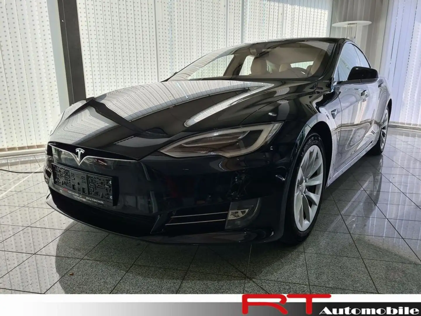 Tesla Model S 60 Schwarz - 1