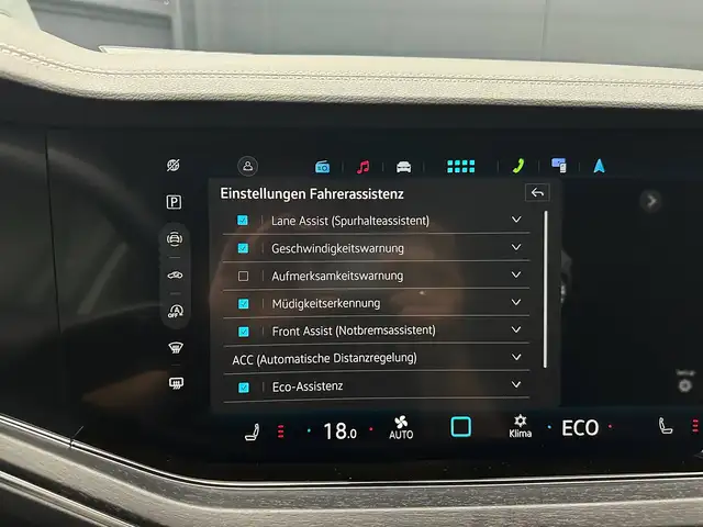 Volkswagen Touareg view 22