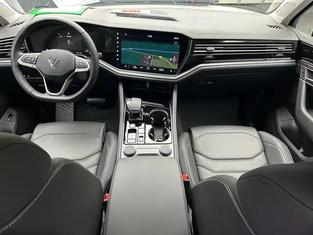 Volkswagen Touareg view 12
